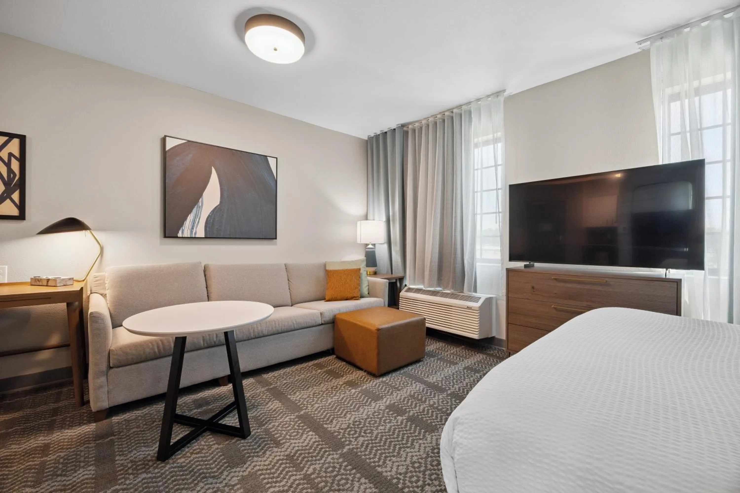 Bed in Staybridge Suites Sacramento Woodland by IHG