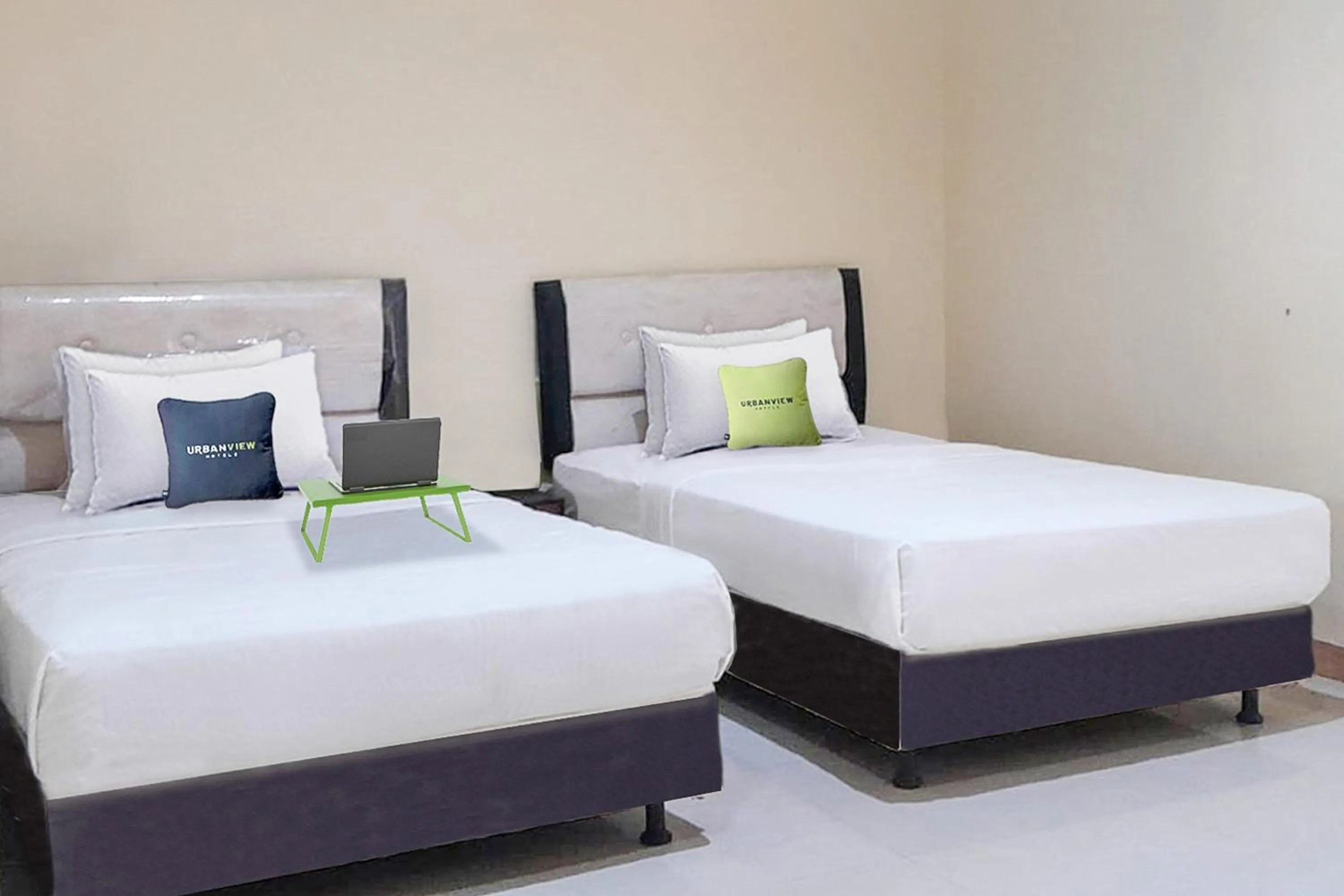 Bedroom, Bed in Urbanview Hotel Istana Bangun Jagad Indramayu by RedDoorz