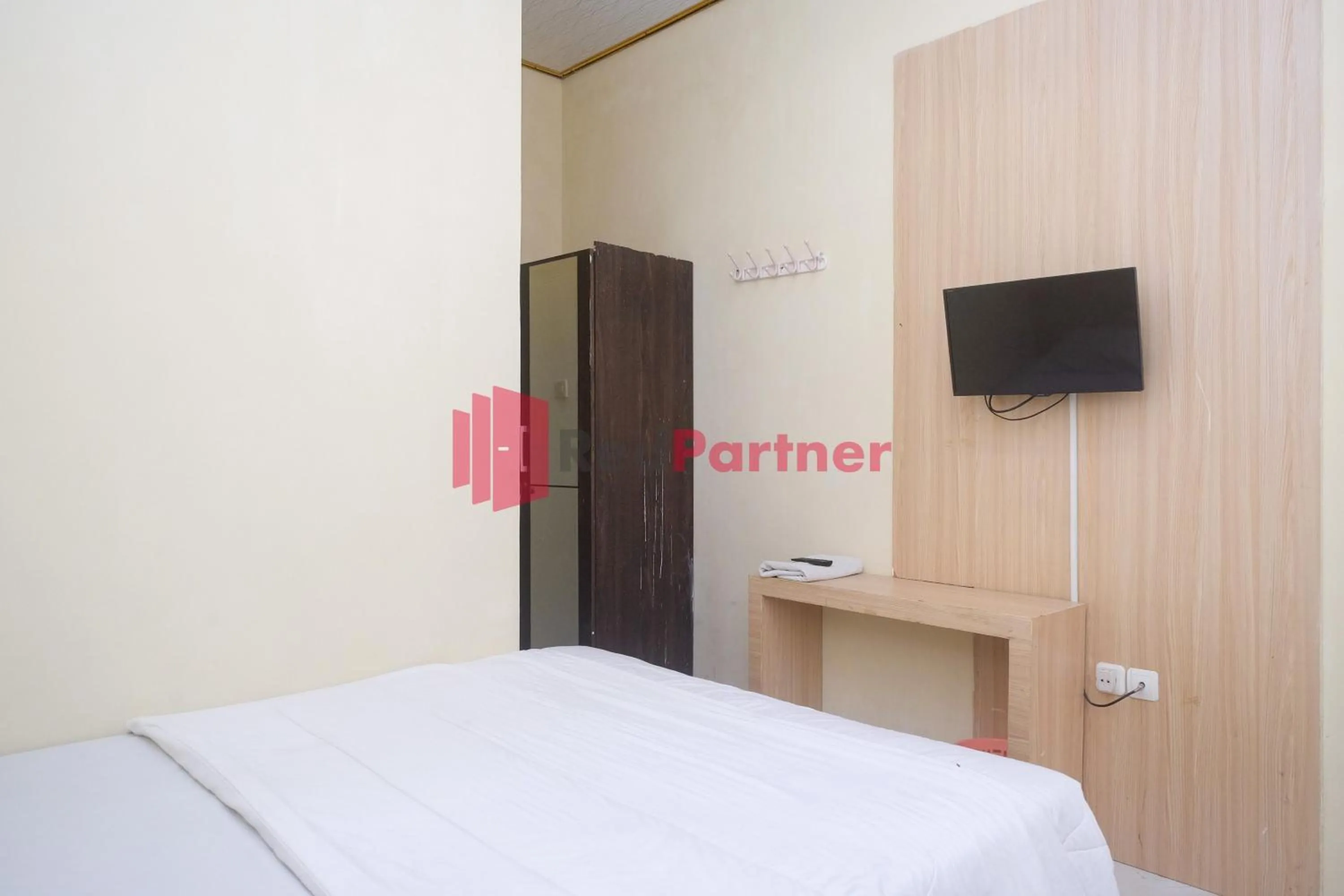 Bed in Wisma Fortuna Syariah Mitra RedDoorz