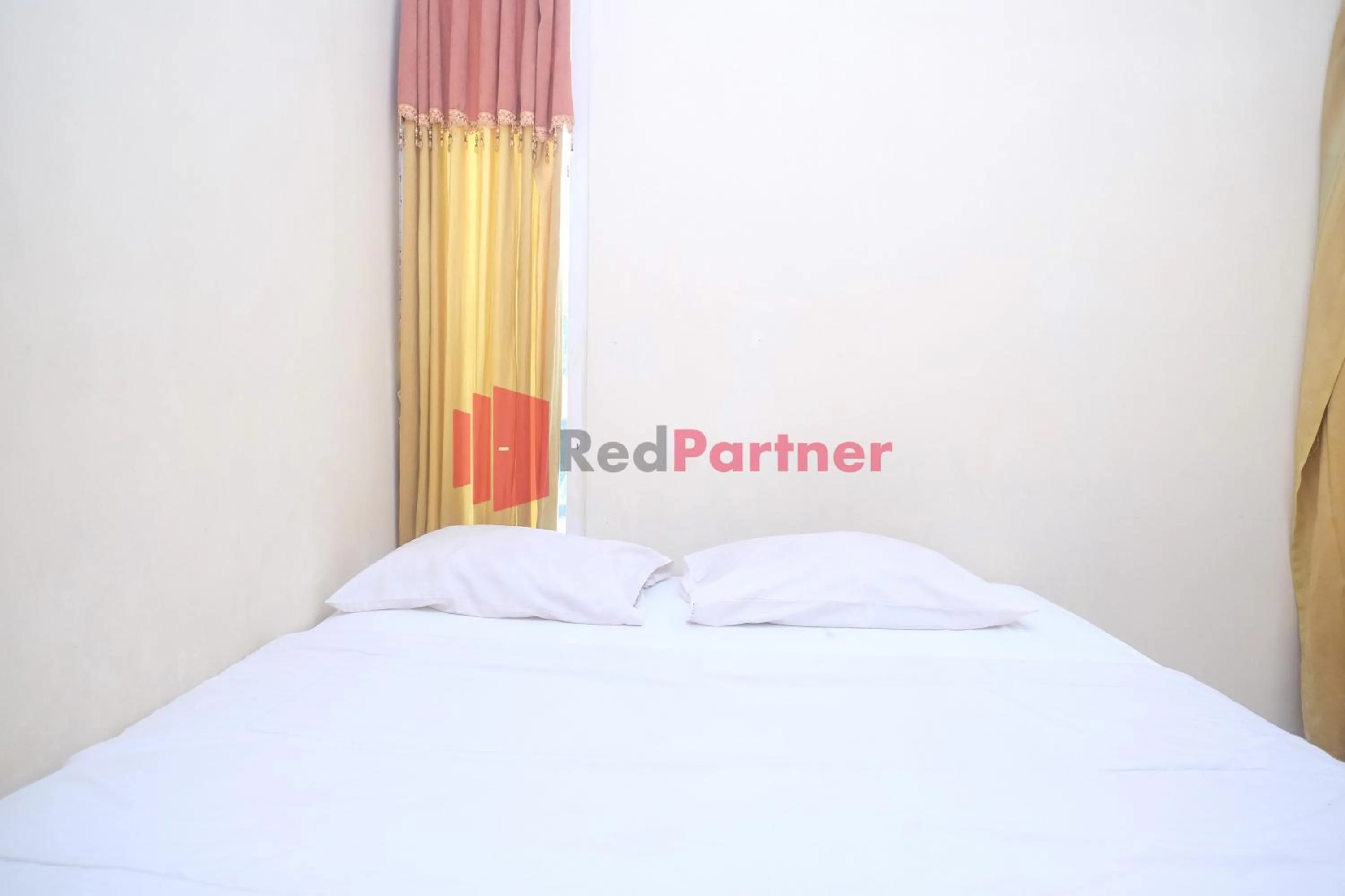 Bed in Wisma Fortuna Syariah Mitra RedDoorz