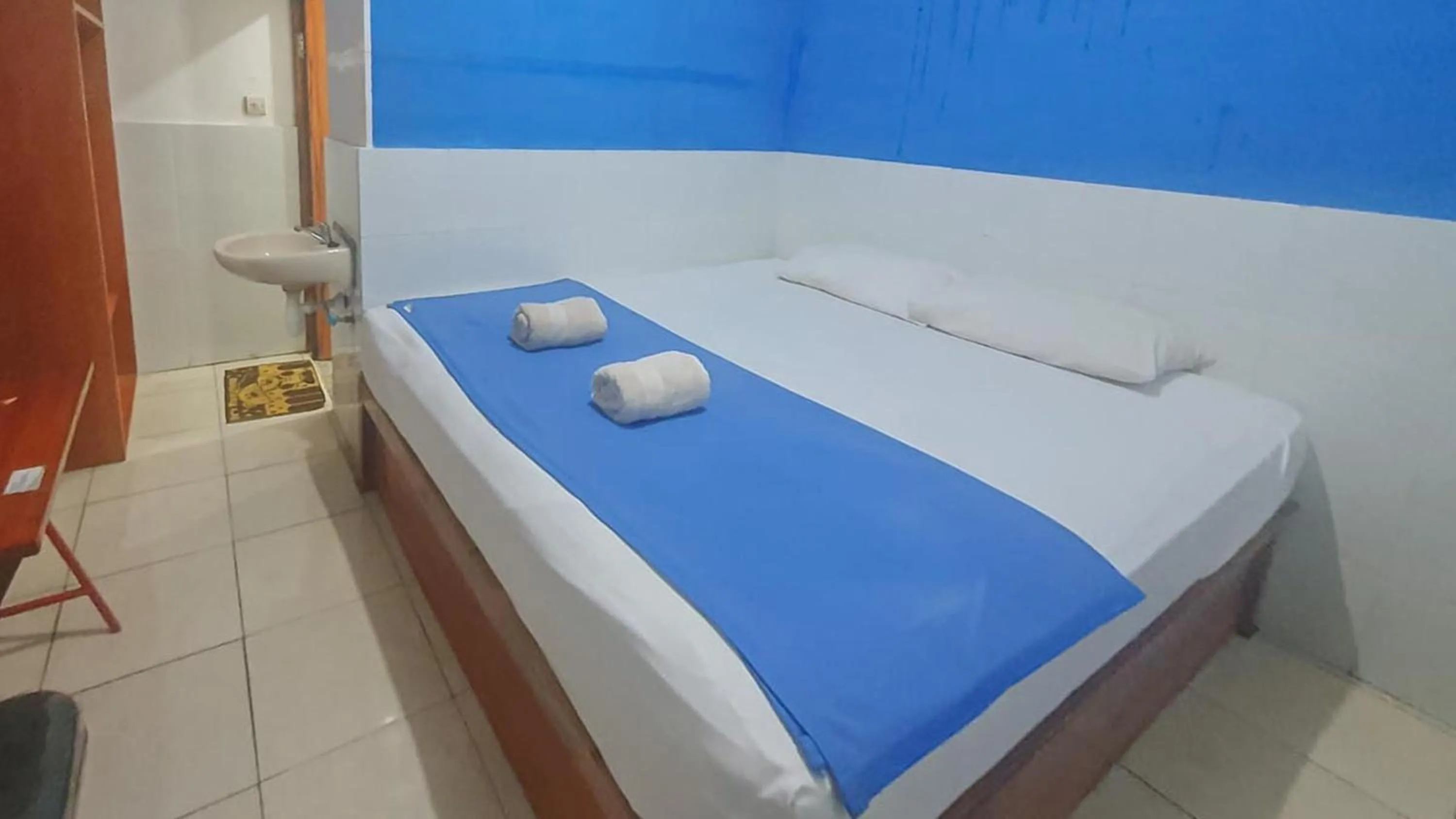 Bedroom, Bed in Reddoorz @ Homestay Gayatri