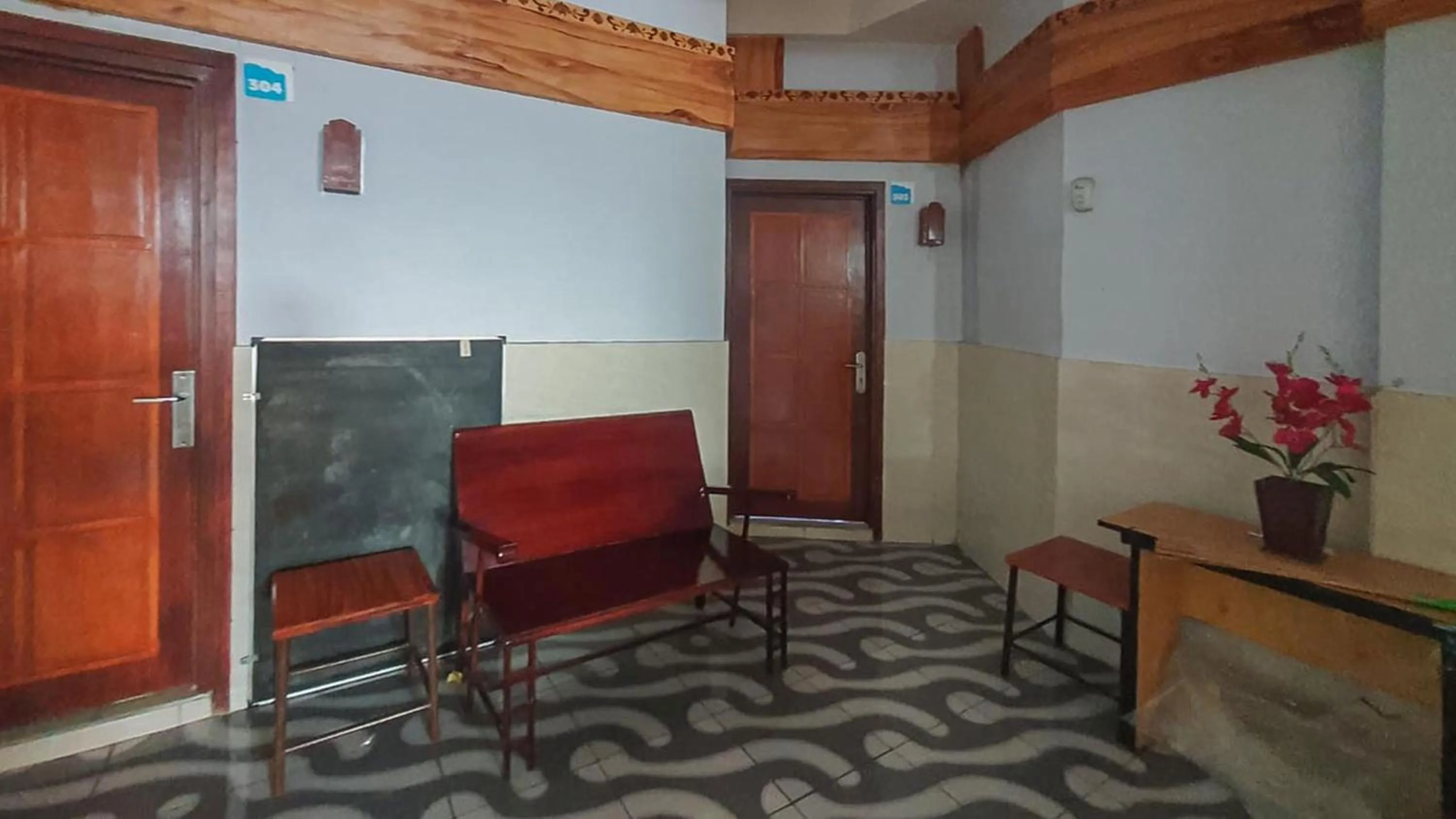 Living room in Reddoorz @ Homestay Gayatri