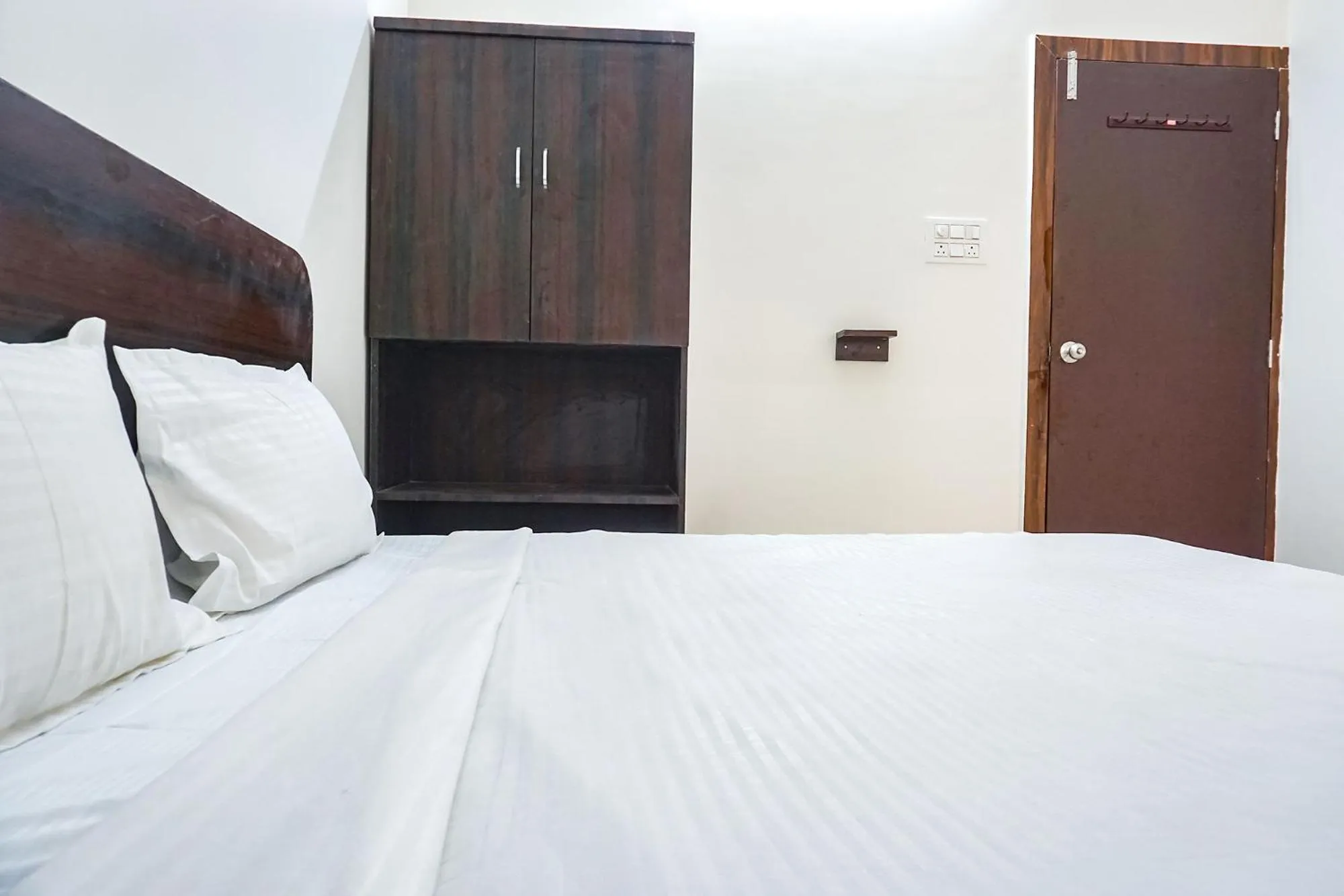 Photo of the whole room, Bed in Via Gargi Galuxe - Nr Ankushrao Natyagruha