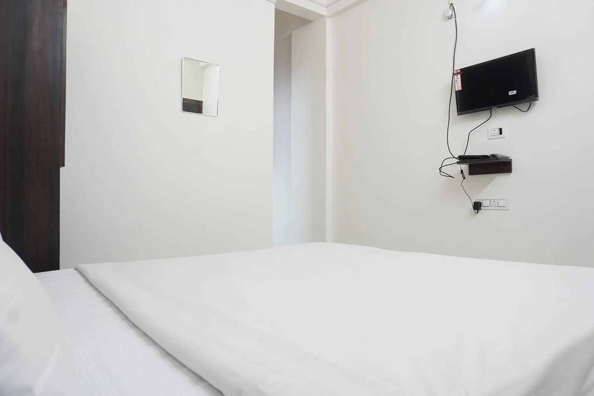 Communal lounge/ TV room, Bed in Via Gargi Galuxe - Nr Ankushrao Natyagruha