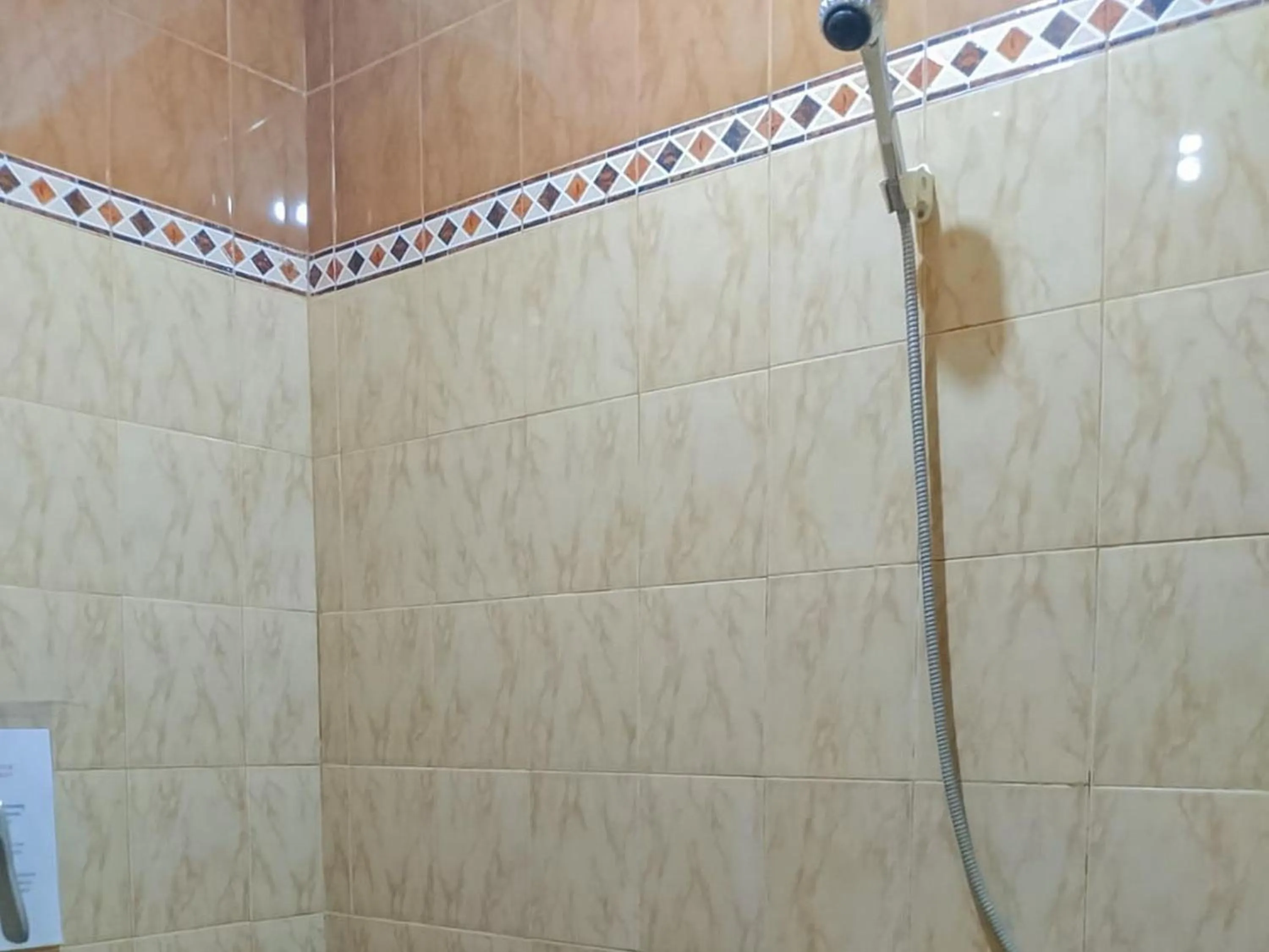 Bathroom in RedDoorz Syariah near Pasar Sleko Madiun