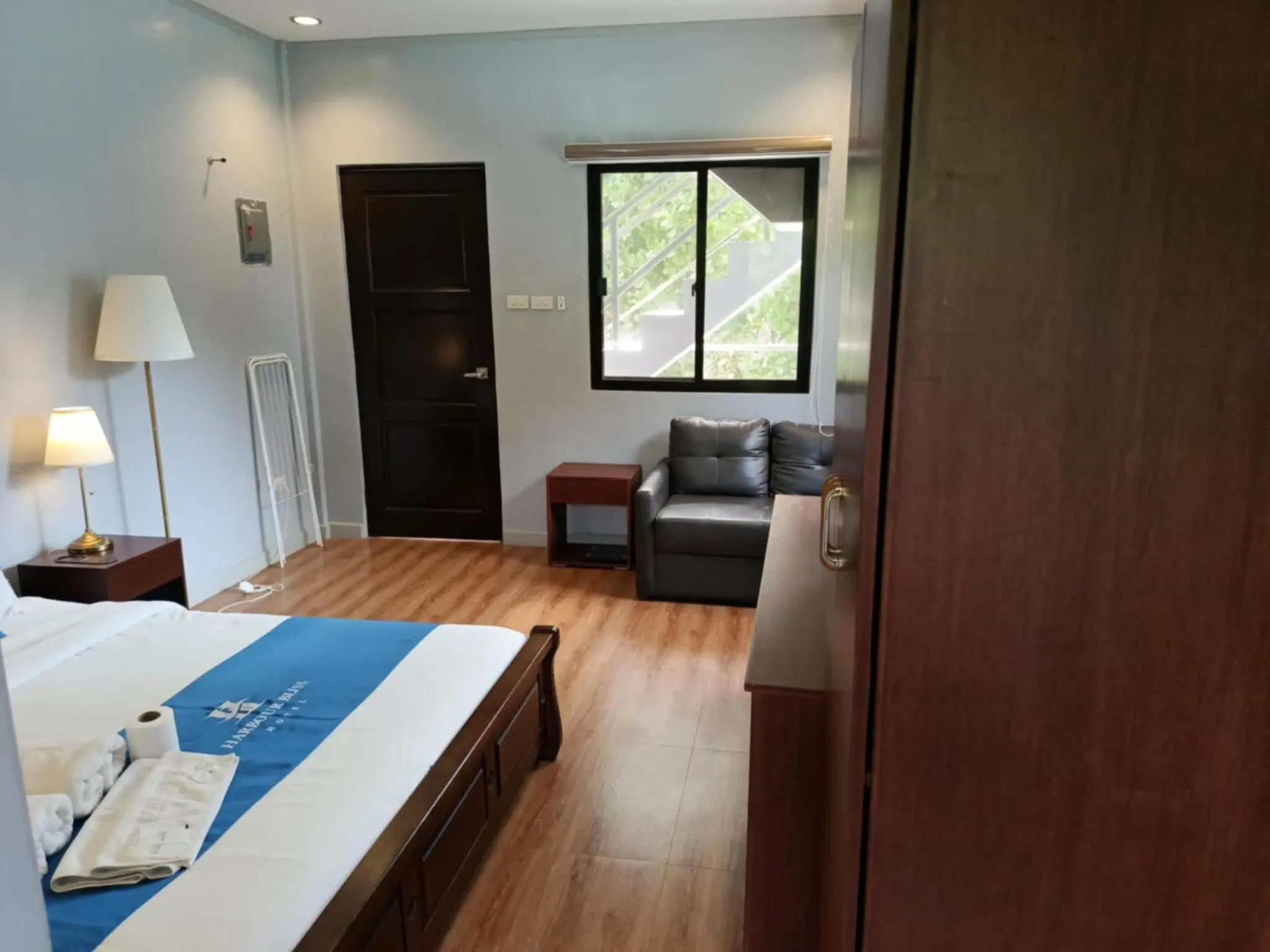 Bed in Harbour Bliss Hotel