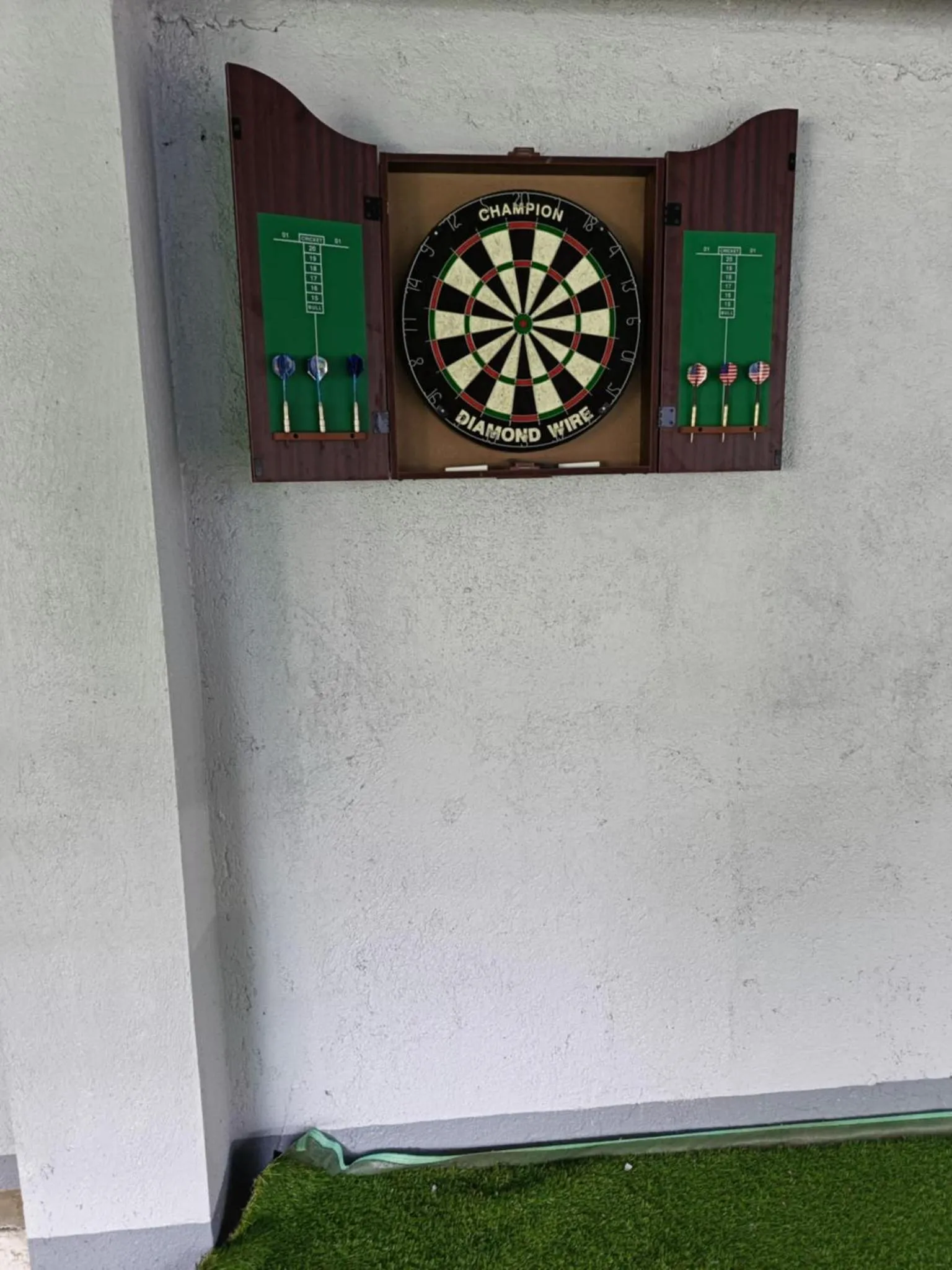 Darts in Harbour Bliss Hotel