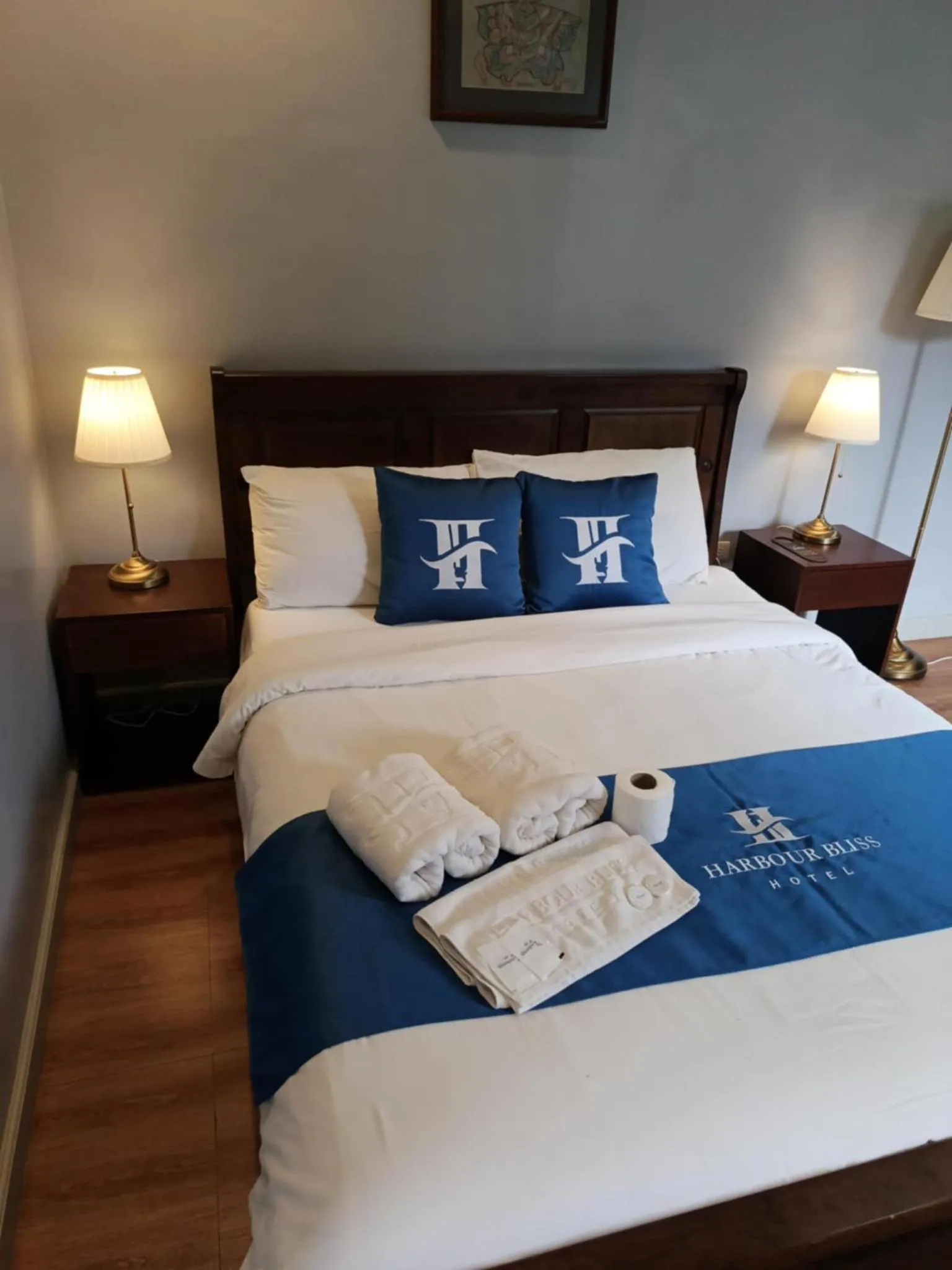 Bed in Harbour Bliss Hotel