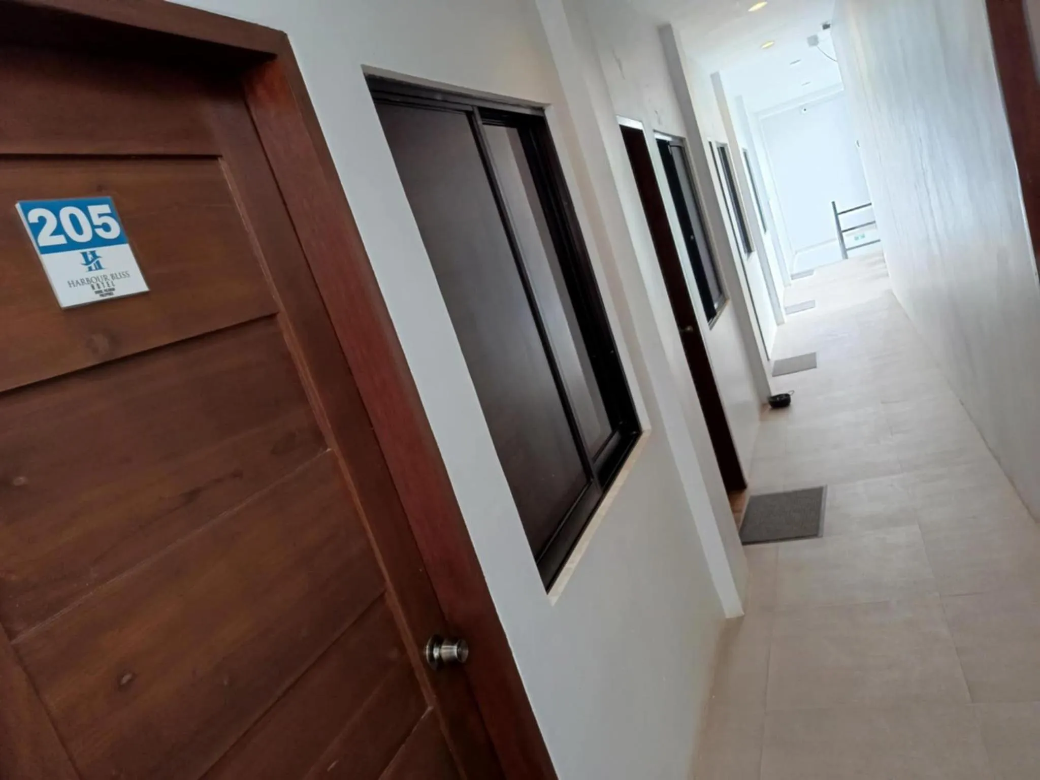 Photo of the whole room in Harbour Bliss Hotel