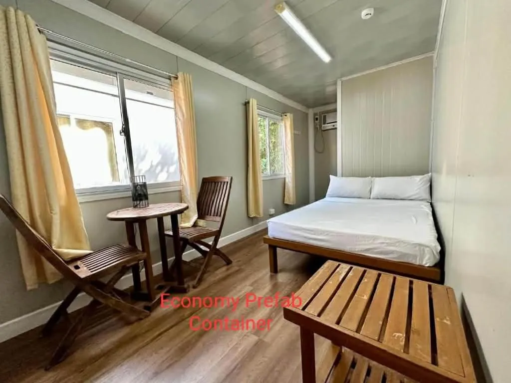 Photo of the whole room, Bed in Harbour Bliss Hotel