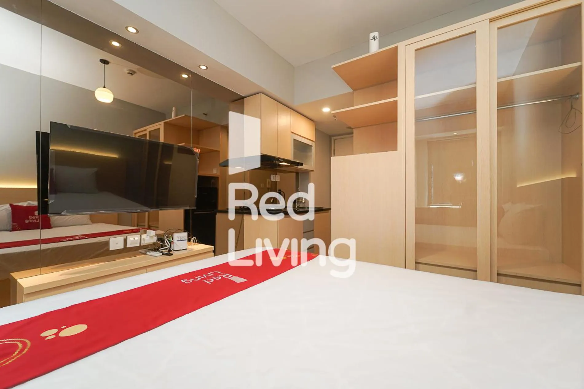 Bedroom, Bed in Redliving Apartemen Springlake Summarecon - MDH Rooms Tower Caldesia with Netflix