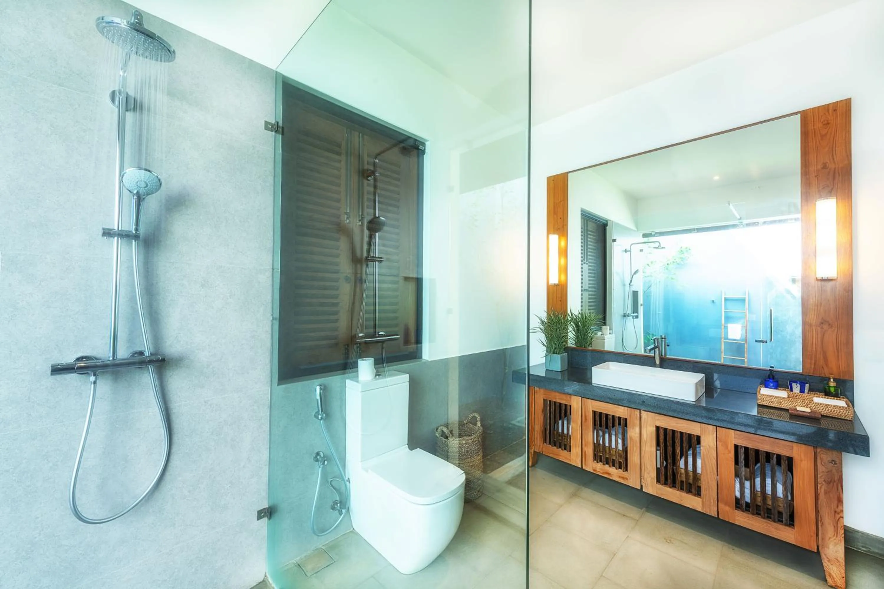 Shower in Kirana - A Santani Villa, Bentota