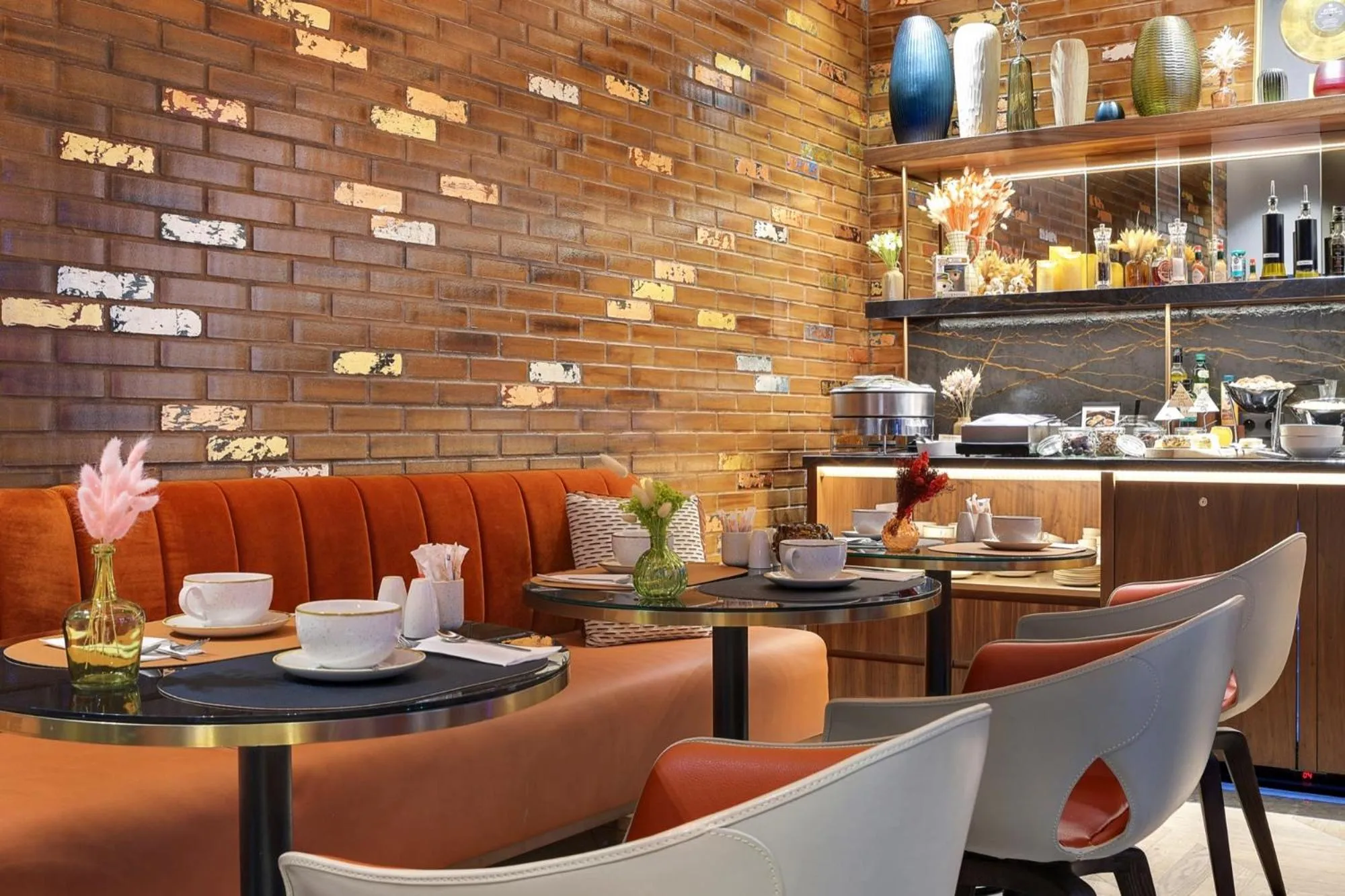 Breakfast in CARD Hôtel