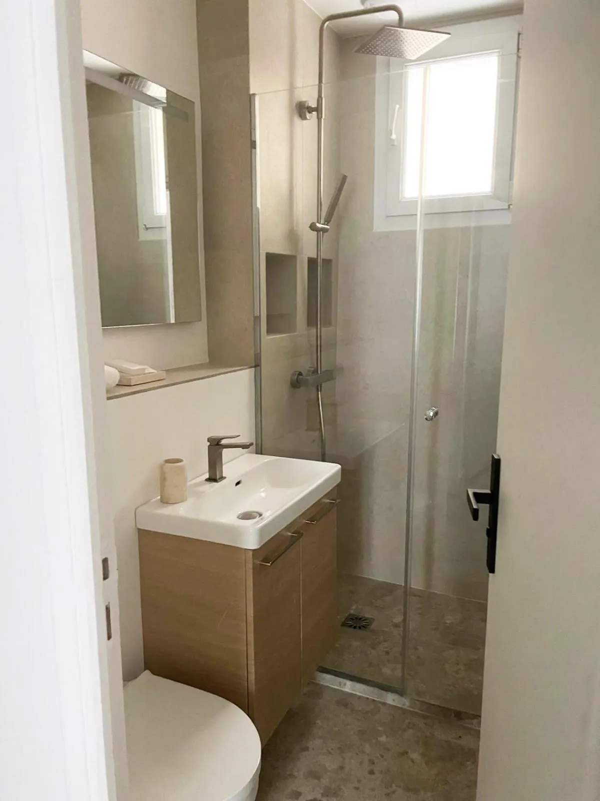 Shower in CARD Hôtel