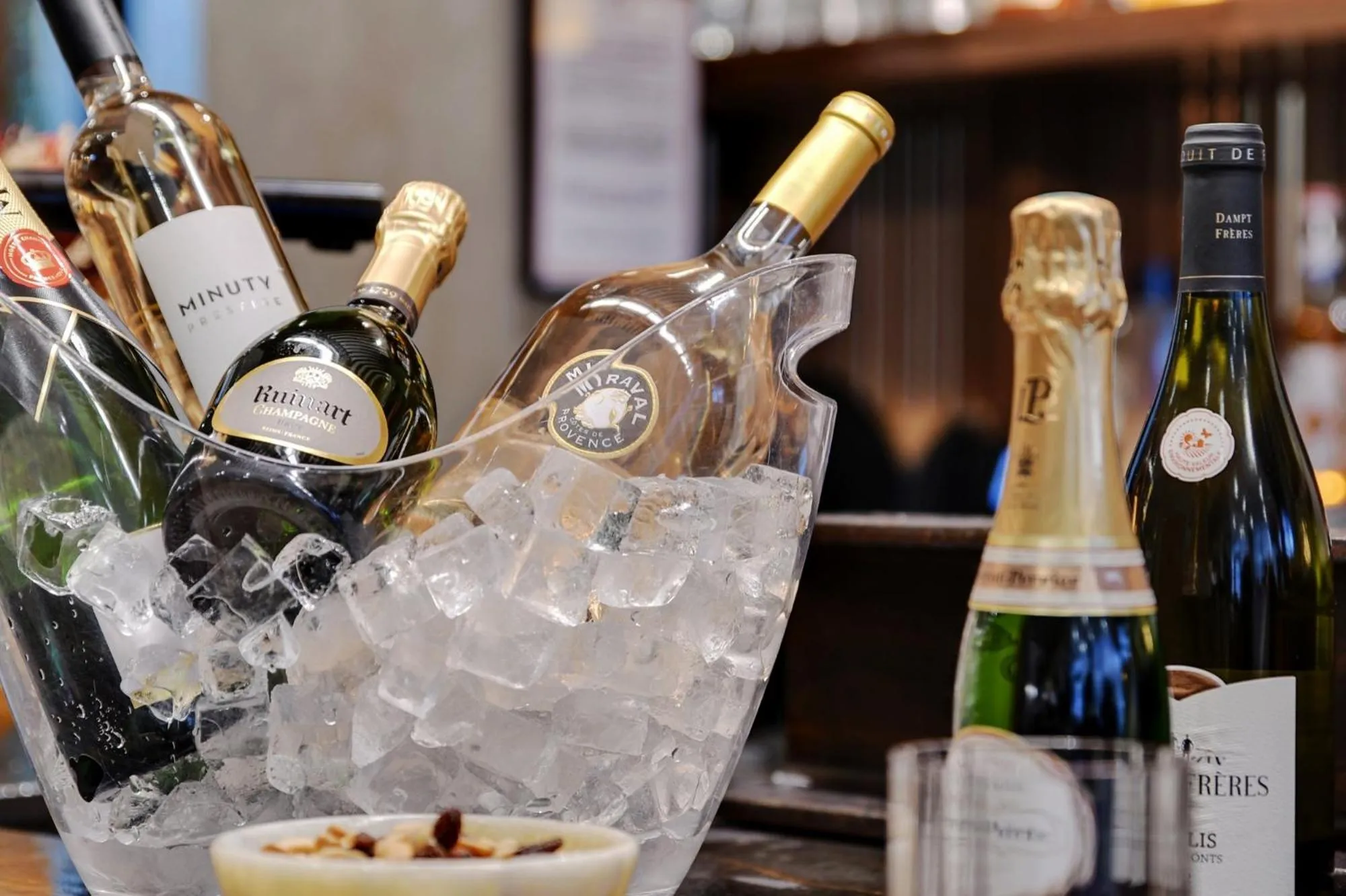 Lounge or bar in CARD Hôtel