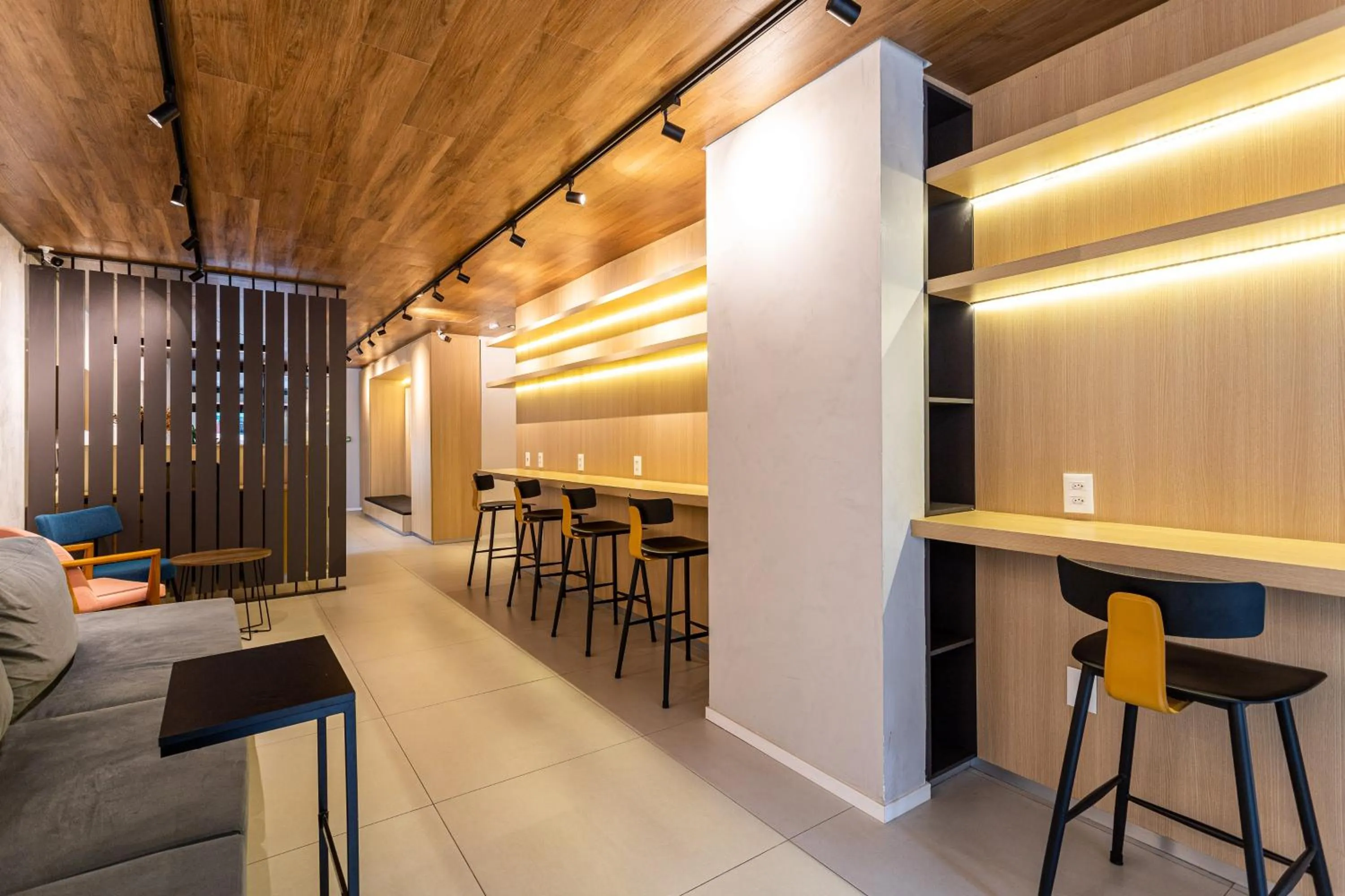 Seating area in Next Paulista by Viva - Apartamentos completos ao lado da Av Paulista e MASP