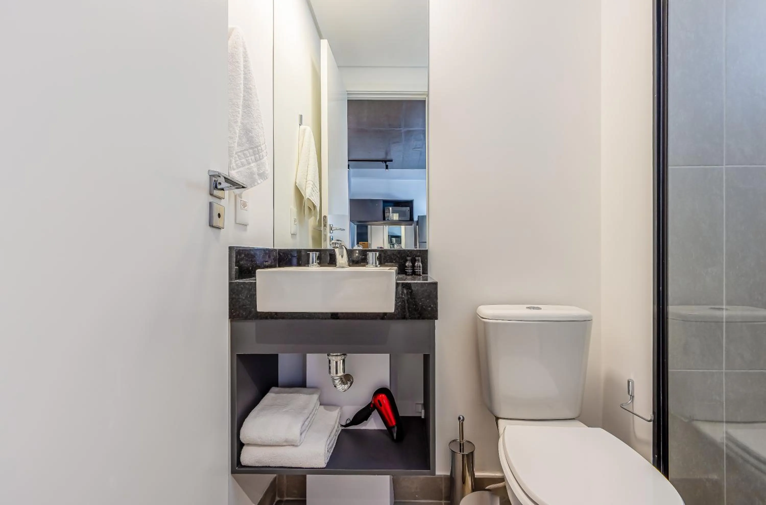 Bathroom in Next Paulista by Viva - Apartamentos completos ao lado da Av Paulista e MASP