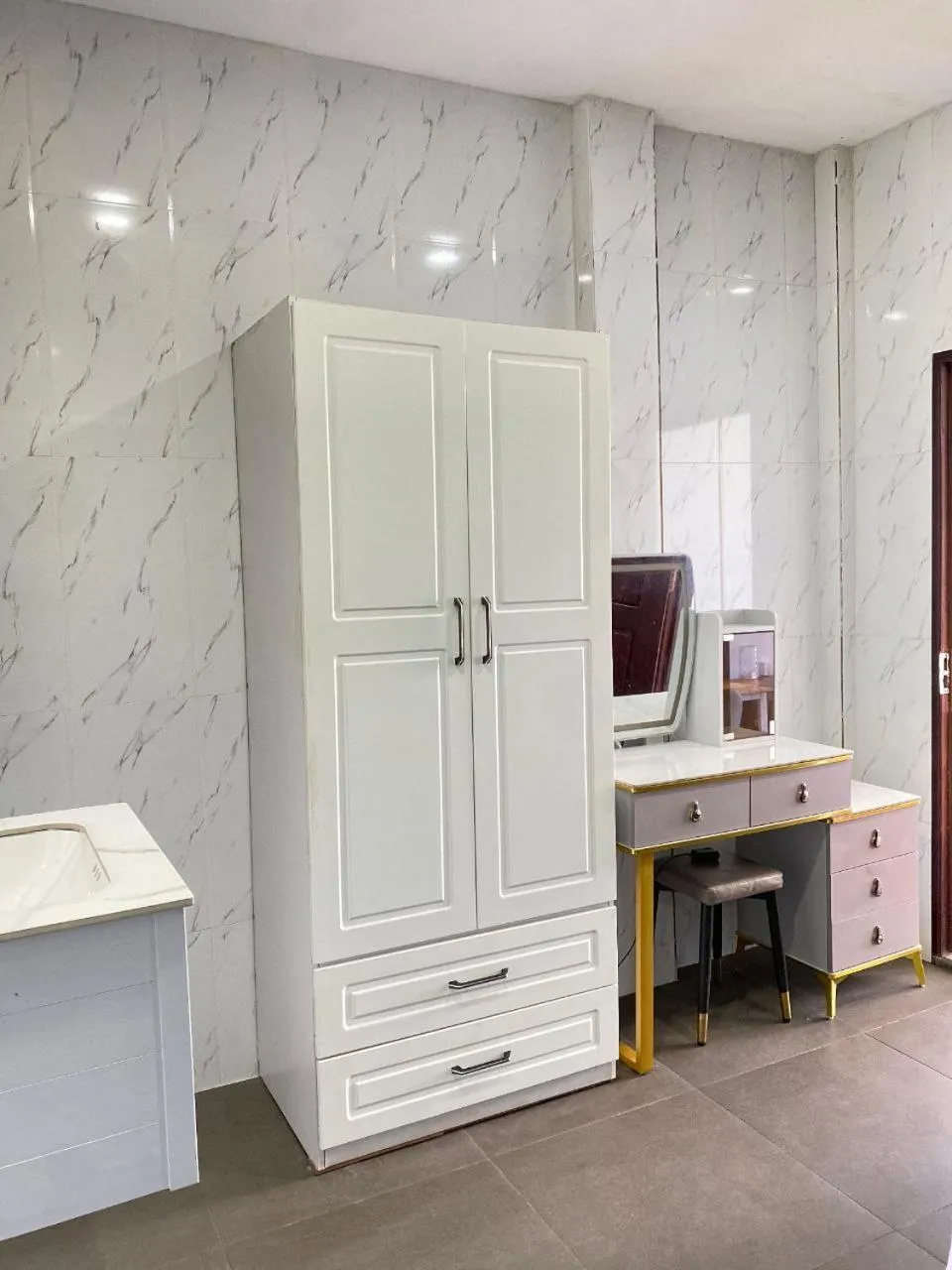 wardrobe in ThmorDa Resort