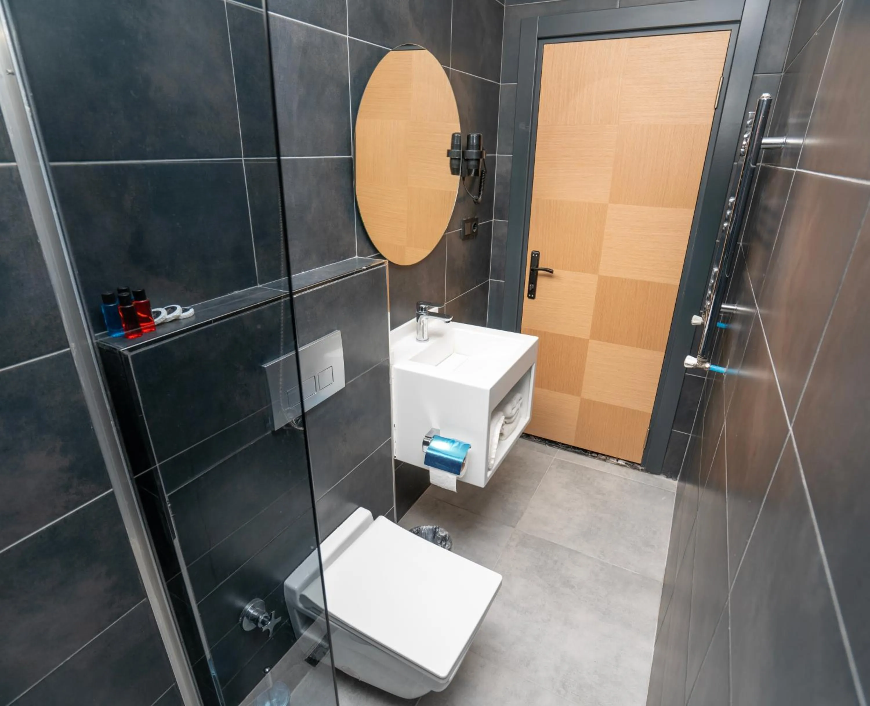 Shower in Center Suite