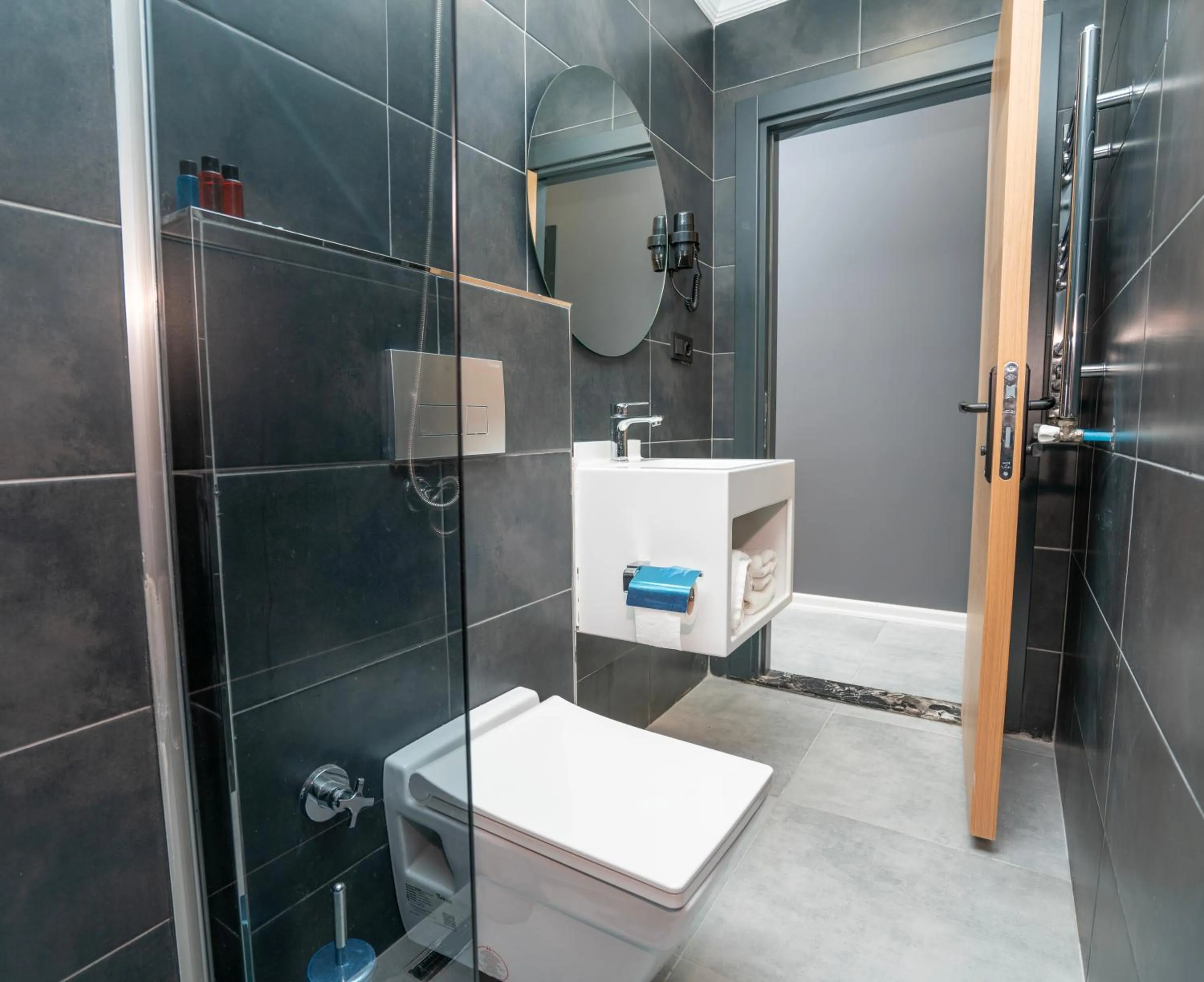 Shower in Center Suite