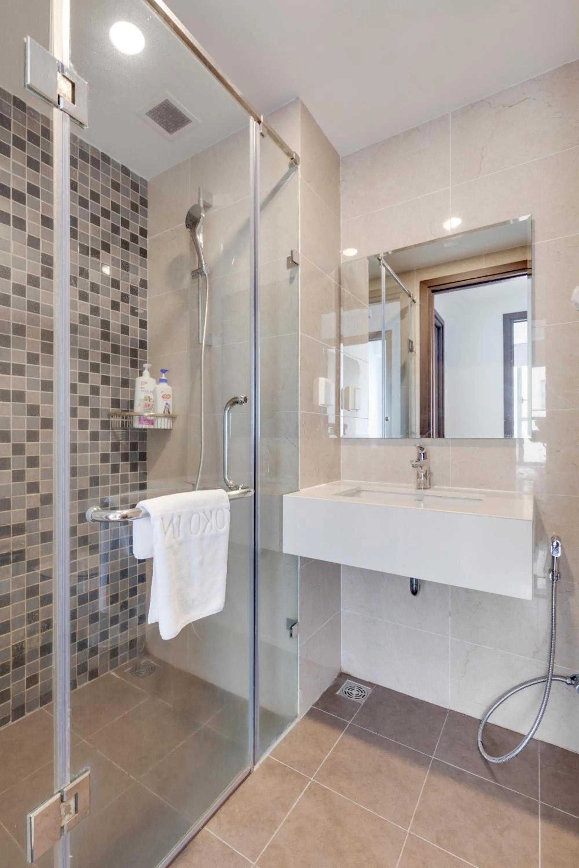 Shower in MH Apartment- Tresor- spacious and cozy center D4