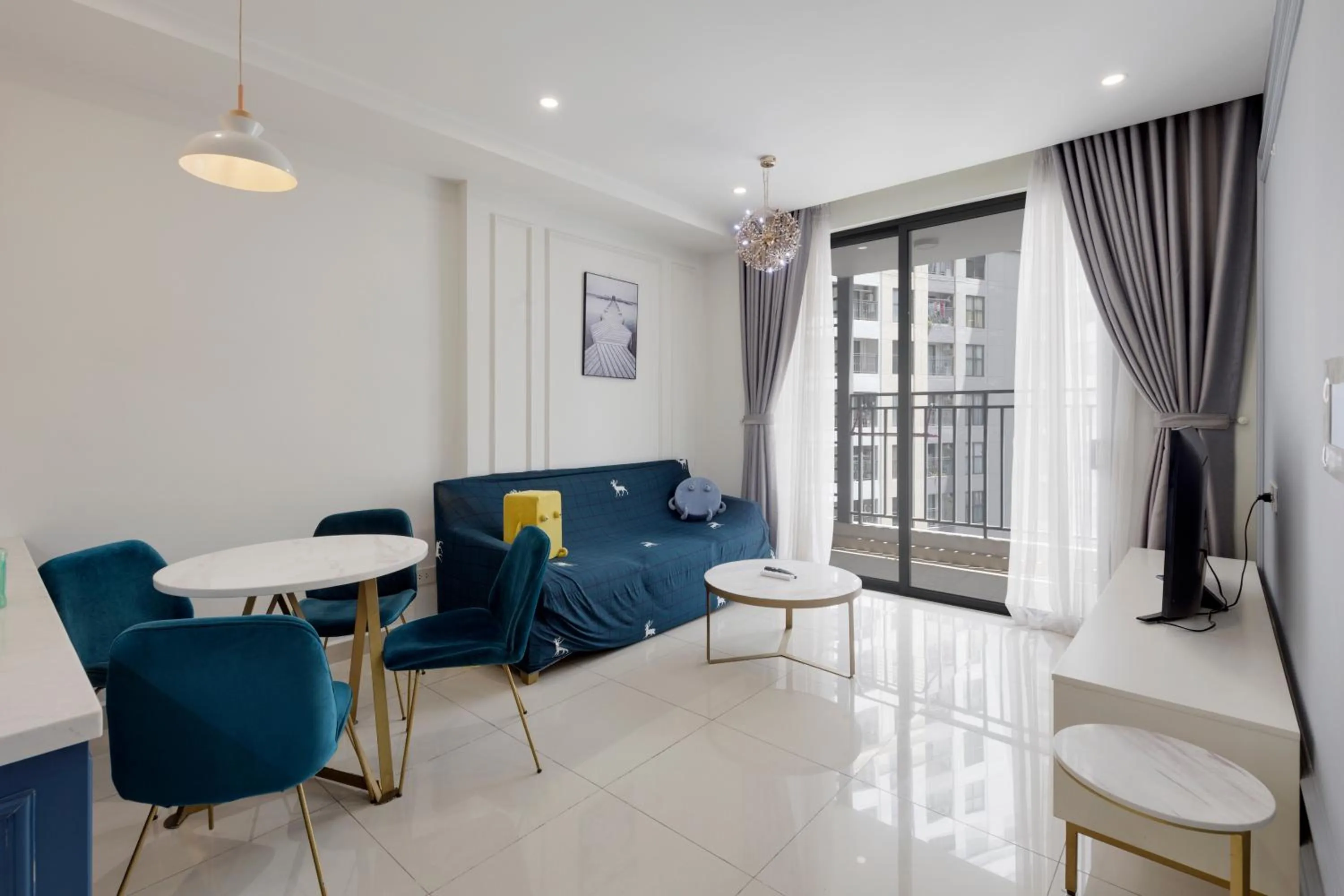 TV and multimedia in MH Apartment- Tresor- spacious and cozy center D4