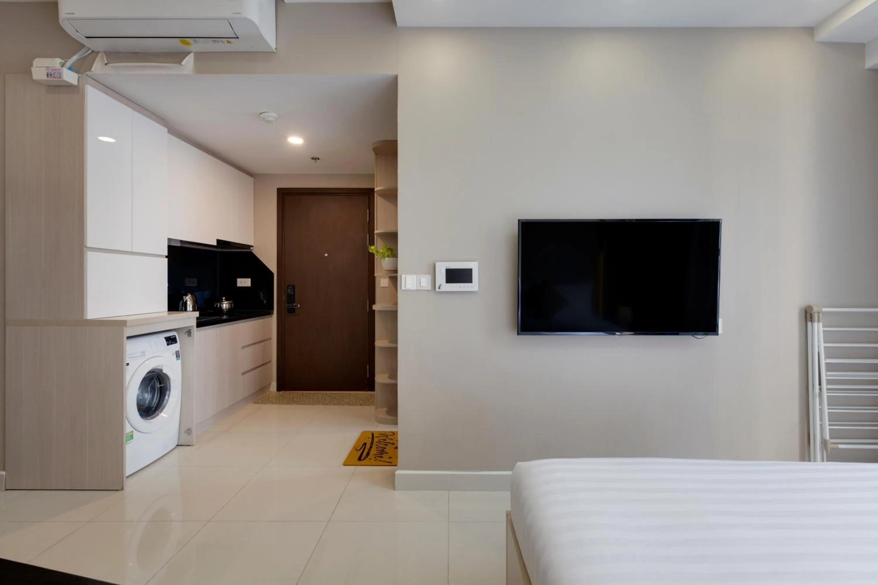 Communal lounge/ TV room, Bed in MH Apartment- Tresor- spacious and cozy center D4