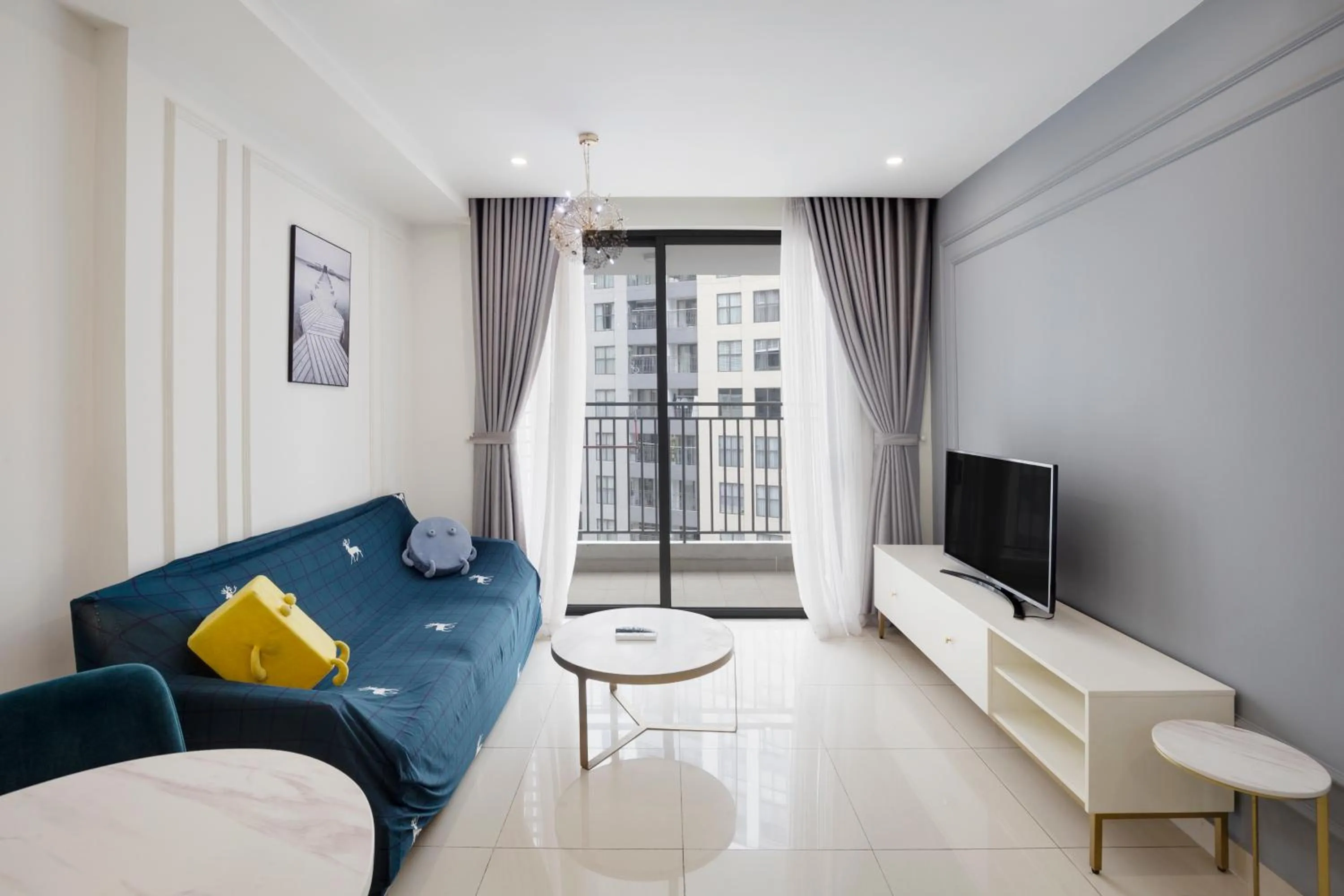 Communal lounge/ TV room in MH Apartment- Tresor- spacious and cozy center D4