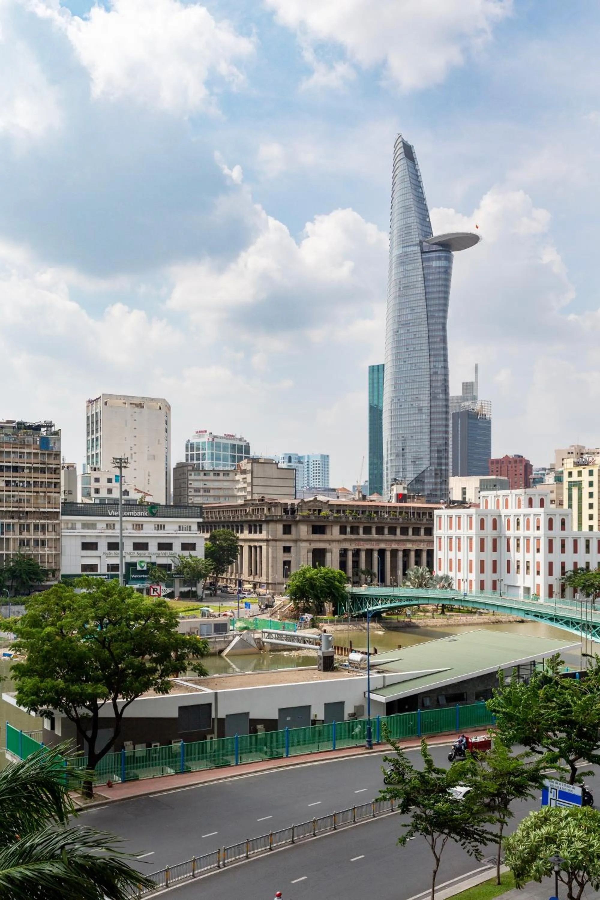 Property building in MH Apartment- Tresor- spacious and cozy center D4