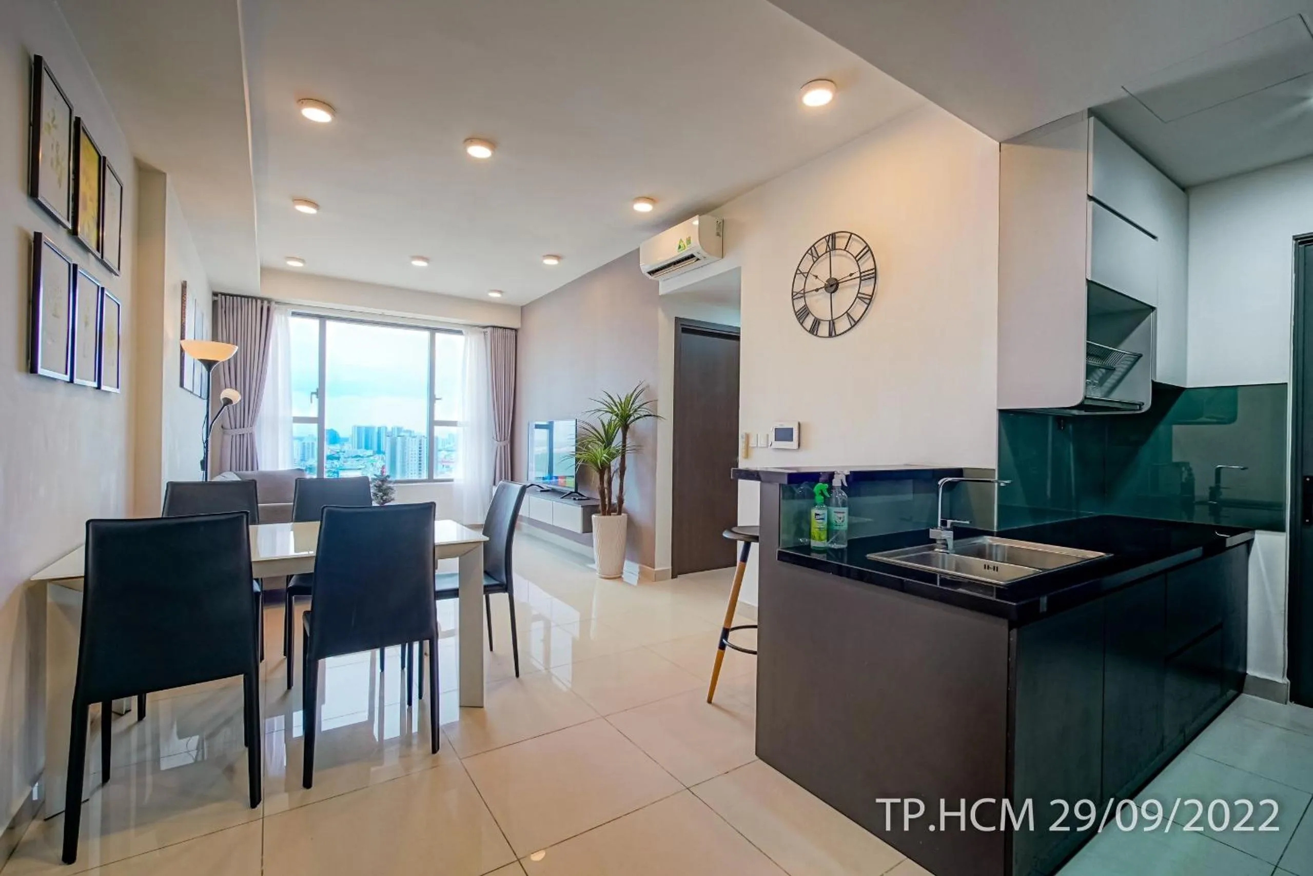 Kitchen or kitchenette in MH Apartment- Tresor- spacious and cozy center D4