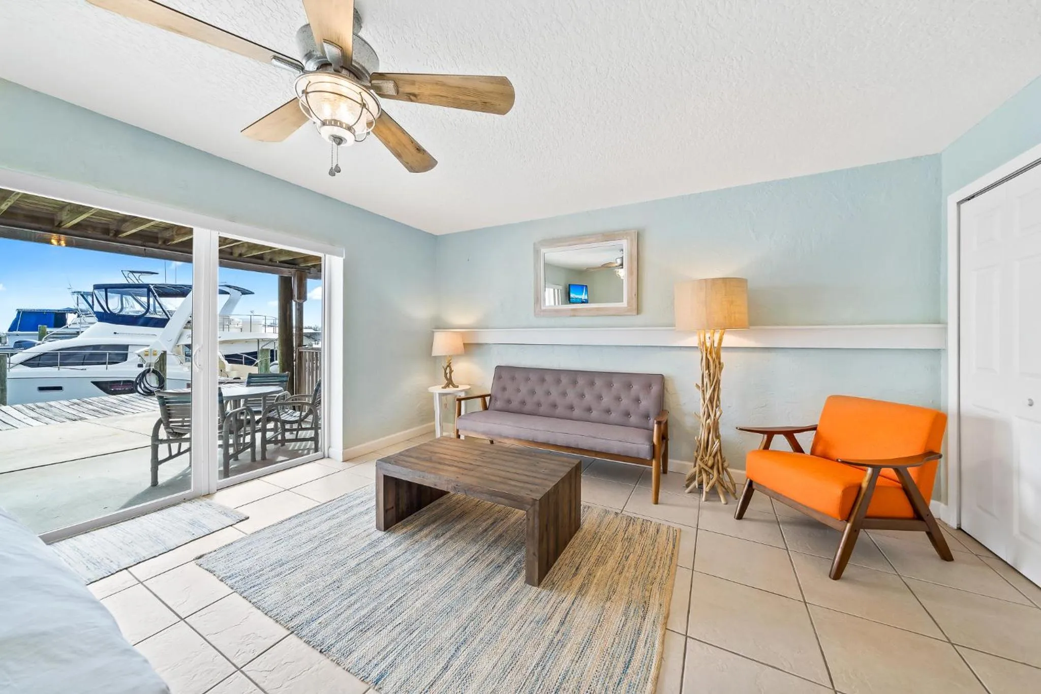 Seating area in Sebastian Saltwater Lodge