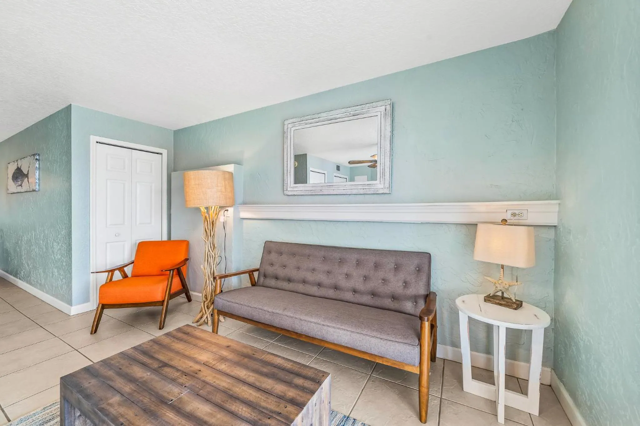 Seating area in Sebastian Saltwater Lodge