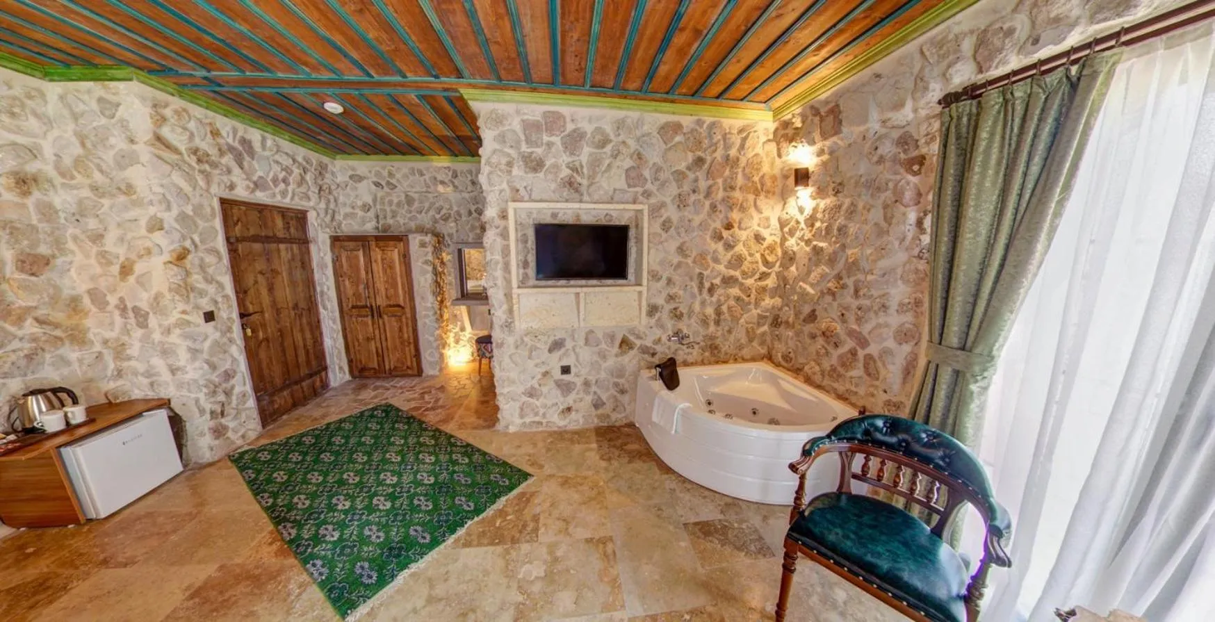 Hot Tub in AKRİTİS STONE HOUSE