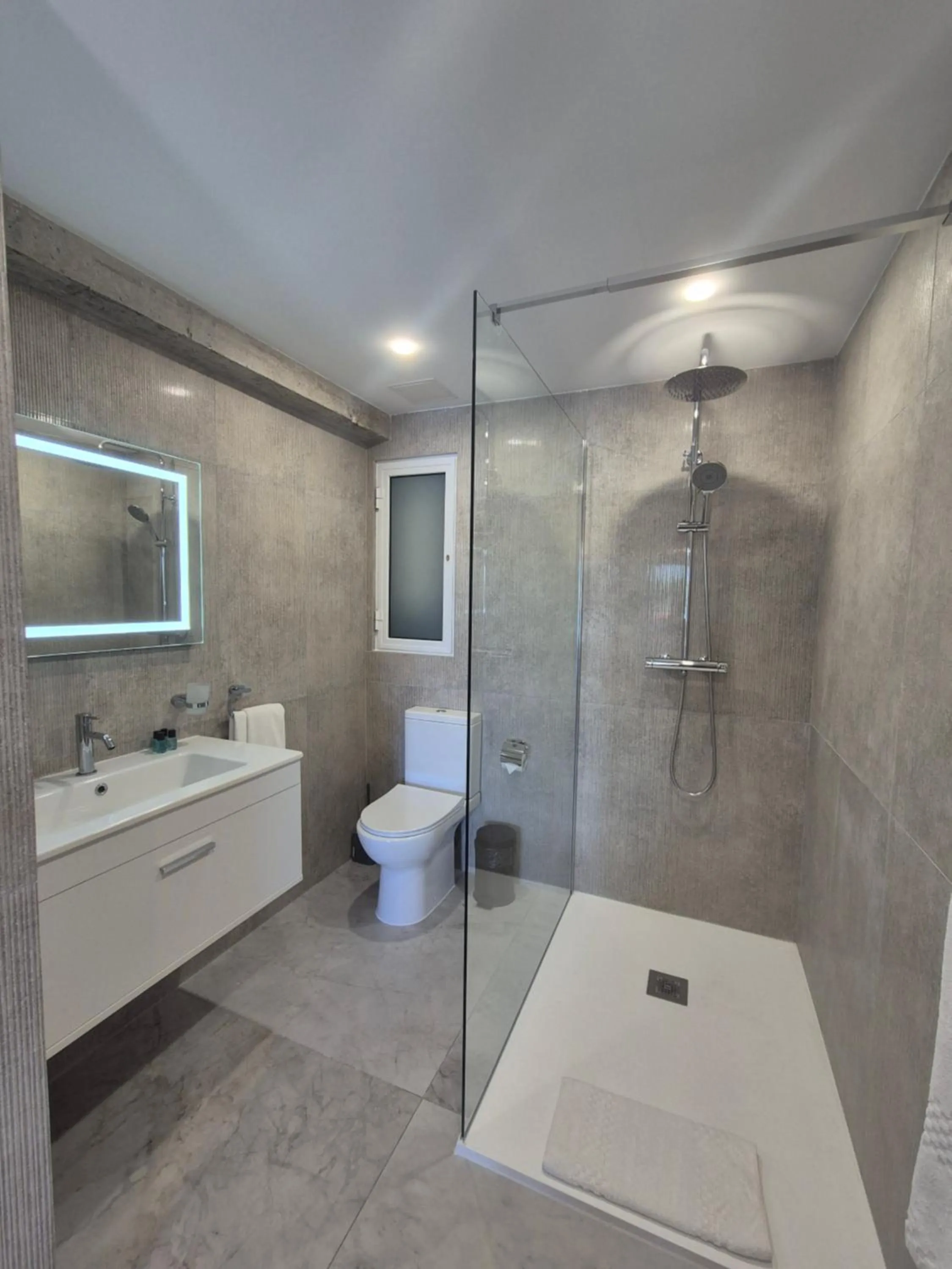 Shower in The Londoner Hotel Sliema