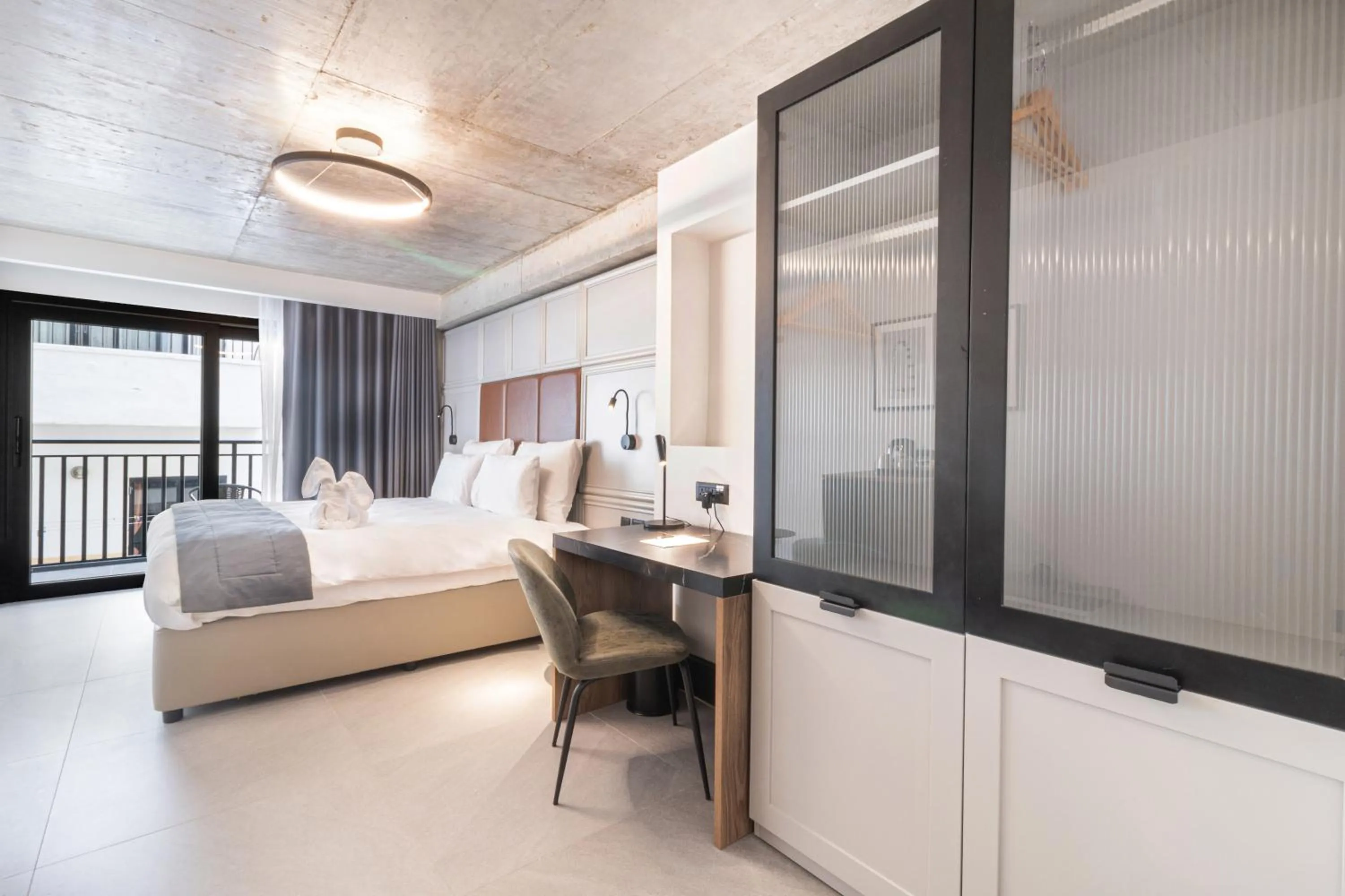 Bedroom, Bed in The Londoner Hotel Sliema