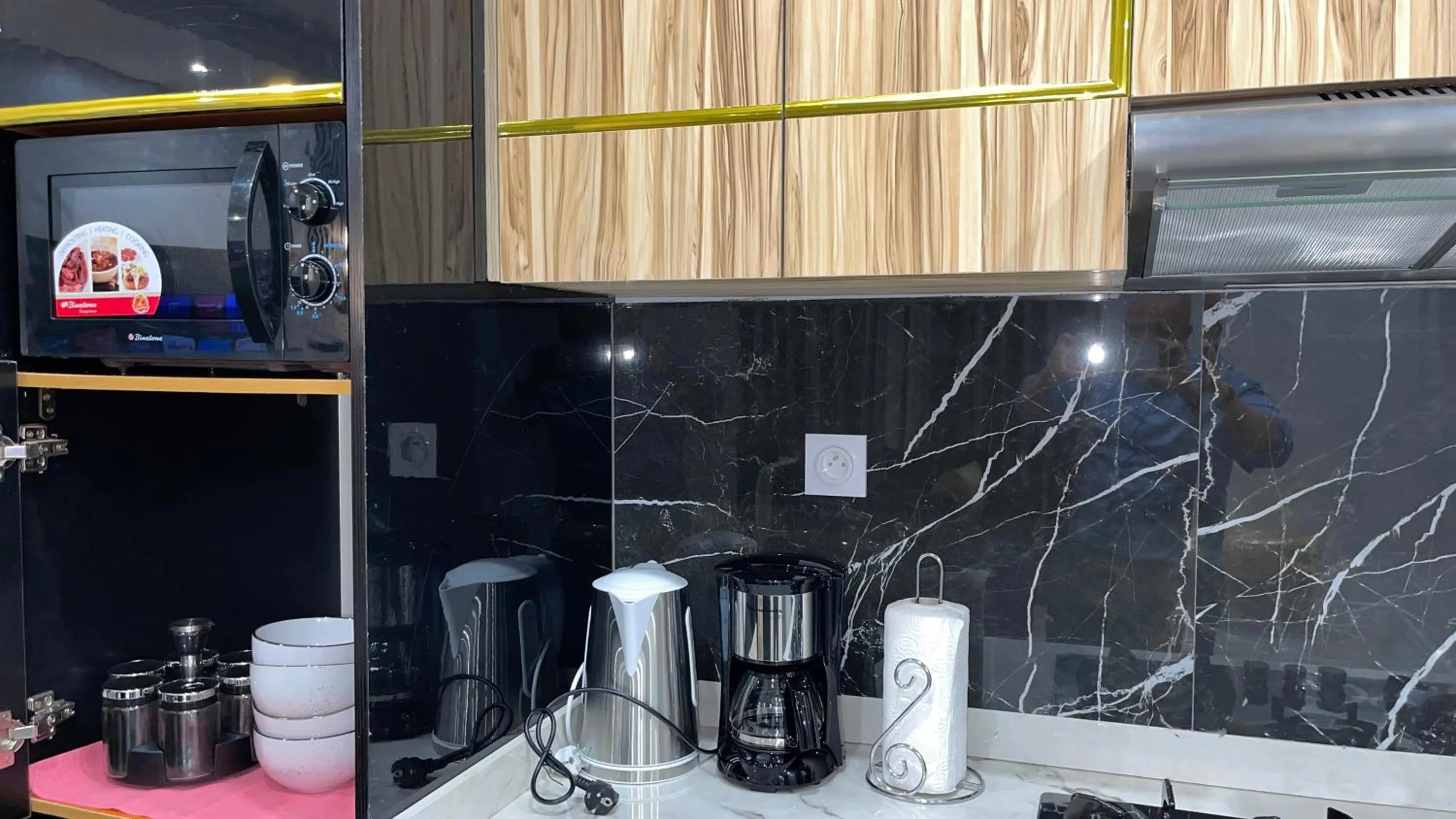 Coffee/tea facilities in Suna' a Home Bonapriso