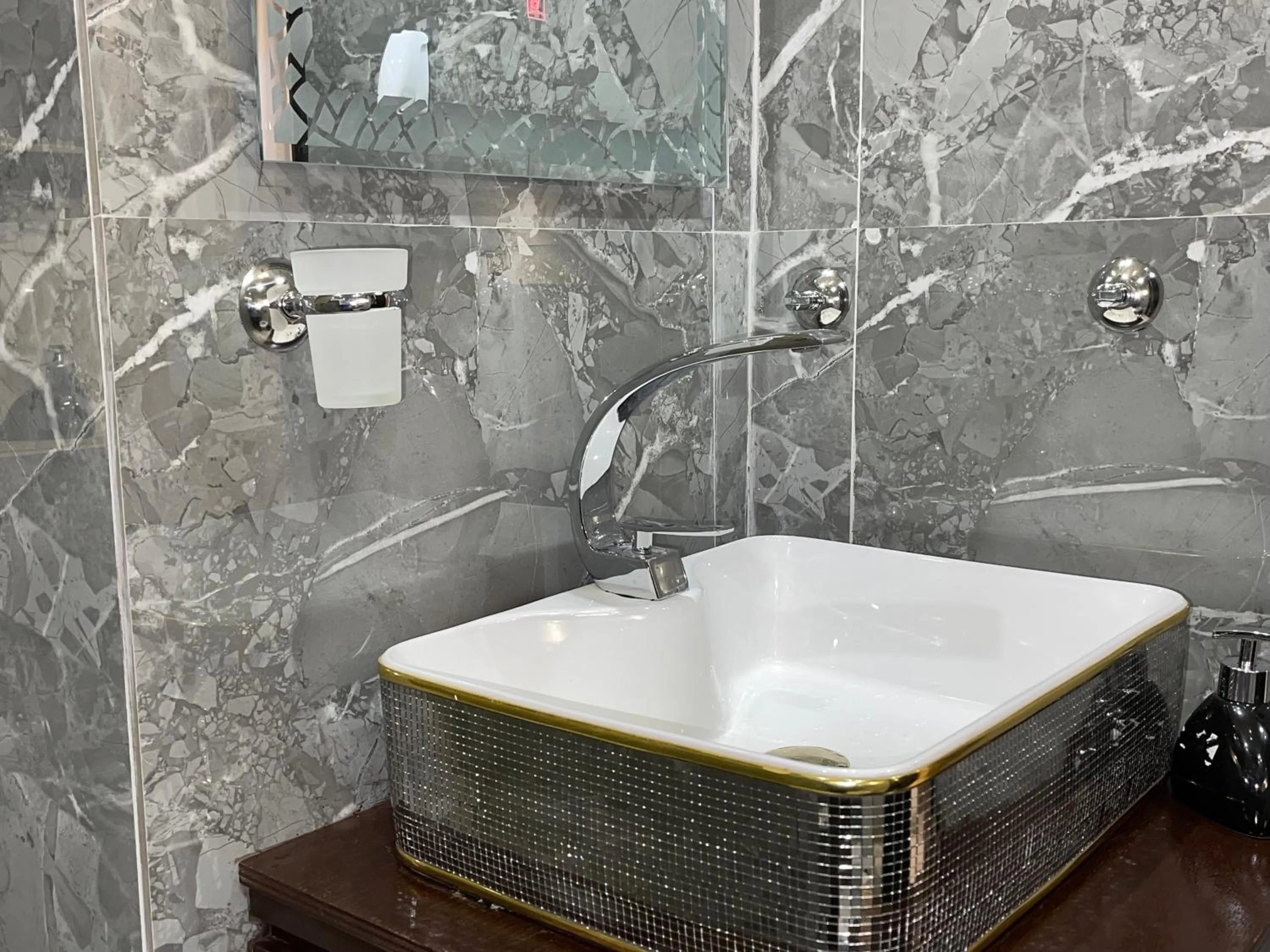 Bathroom in Suna' a Home Bonapriso