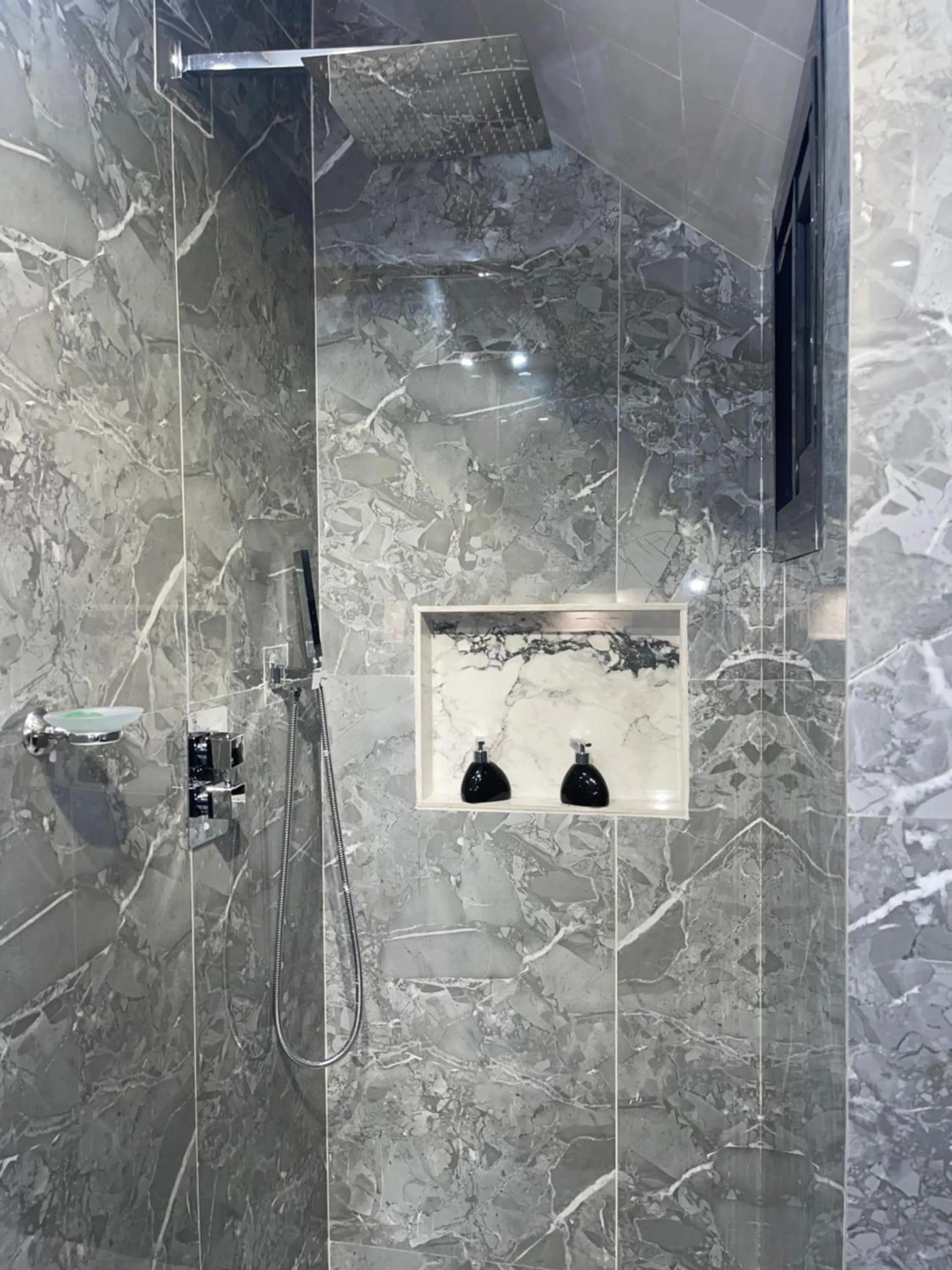 Bathroom in Suna' a Home Bonapriso