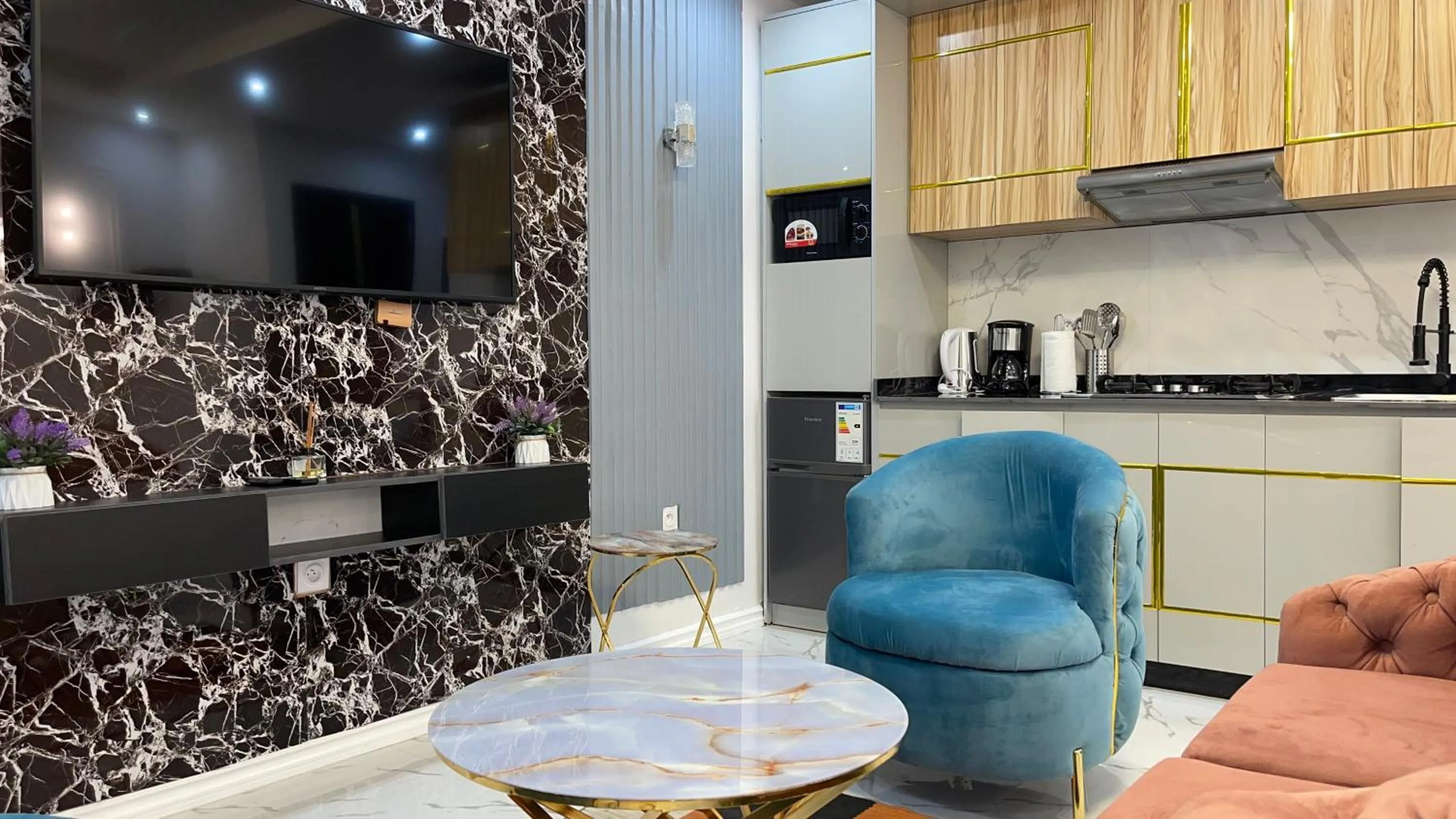 TV and multimedia in Suna' a Home Bonapriso