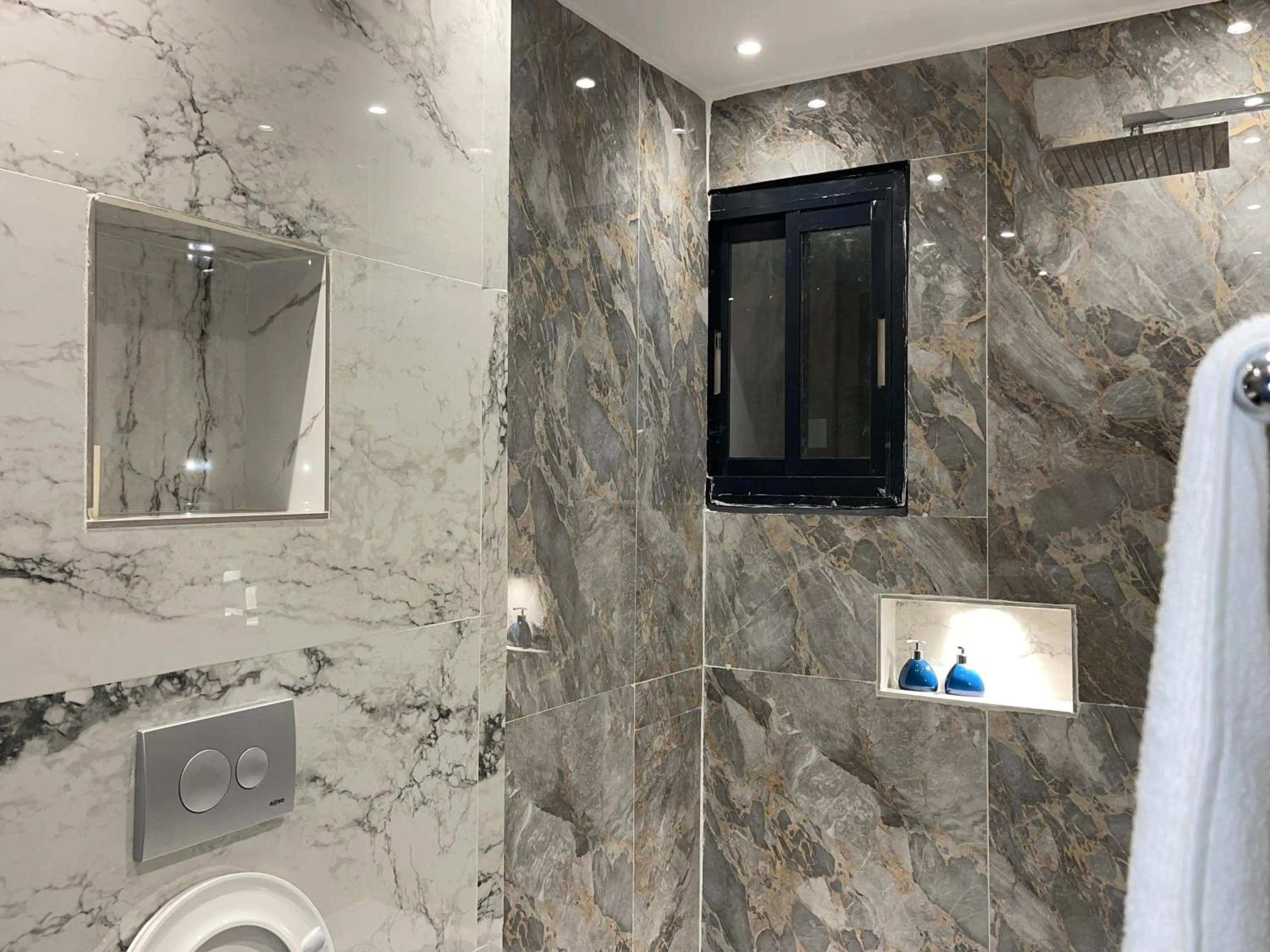 Shower in Suna' a Home Bonapriso