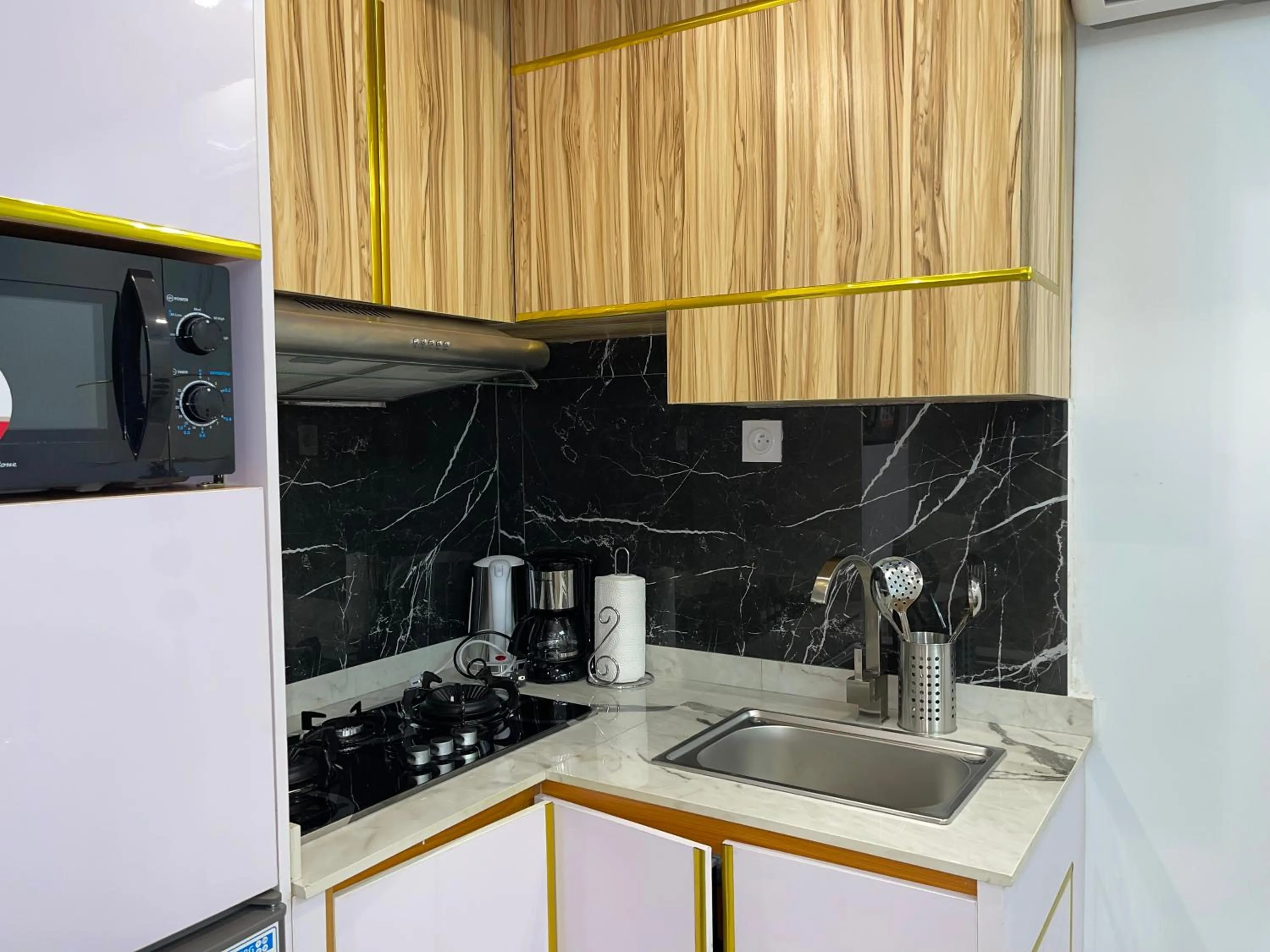 kitchen in Suna' a Home Bonapriso