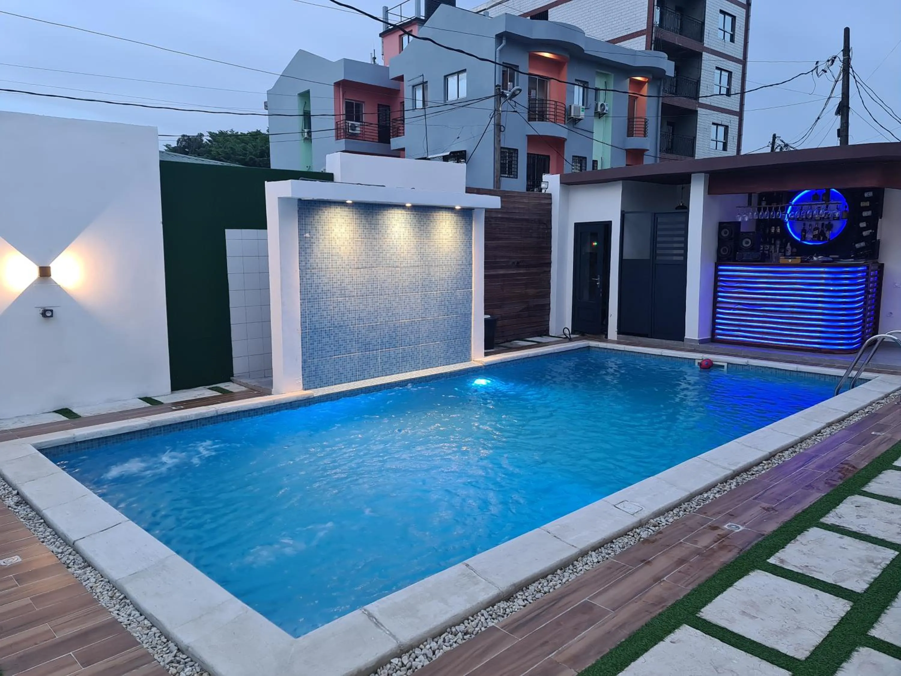 Swimming pool in Suna' a Home Bonapriso