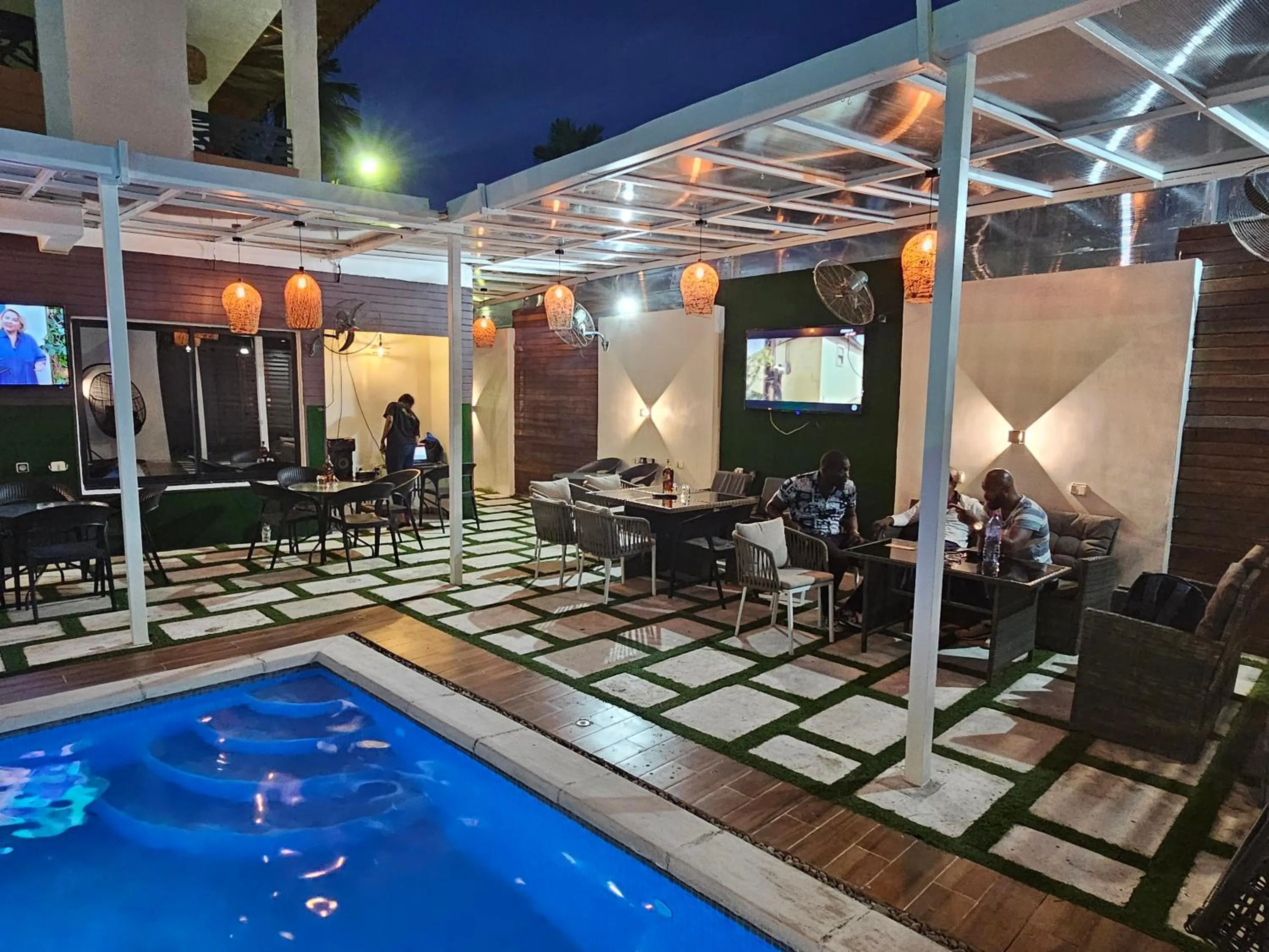 Patio in Suna' a Home Bonapriso