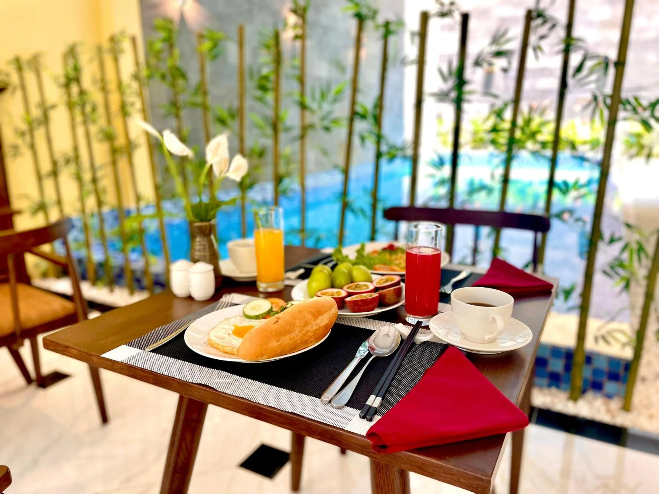 Restaurant/places to eat in Chillax Old Town Villa