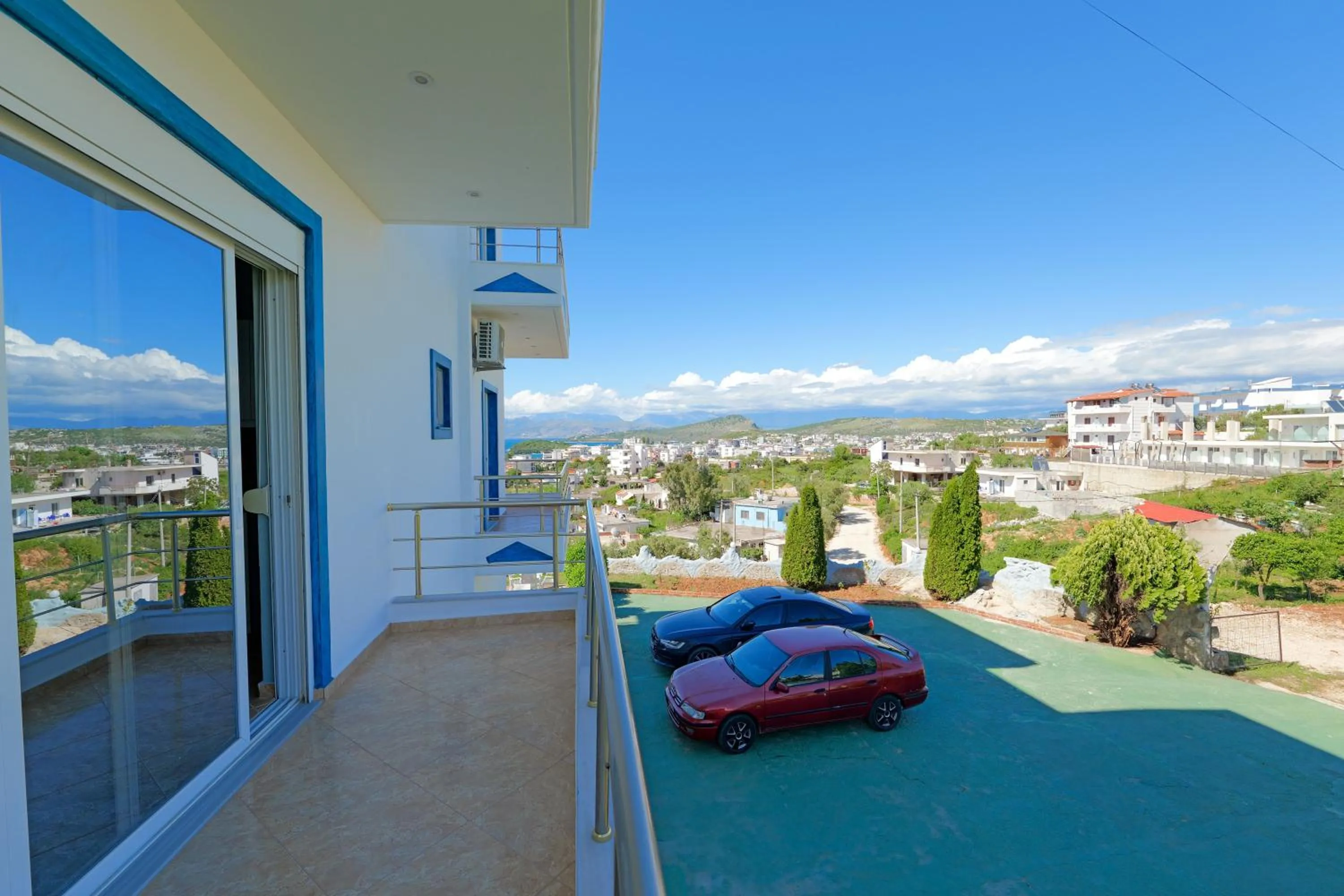 Property building in Vila Antica