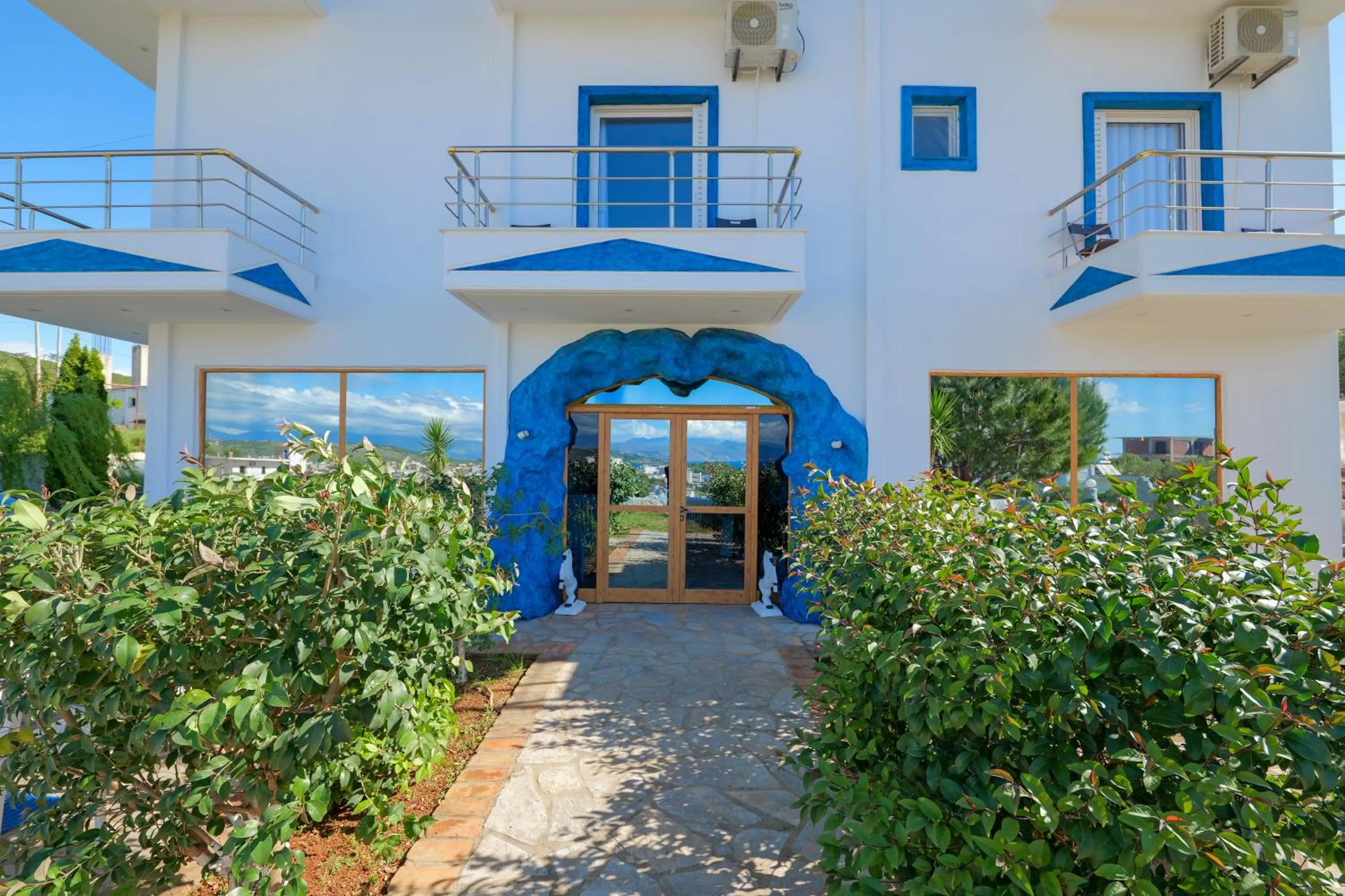 Property building in Vila Antica