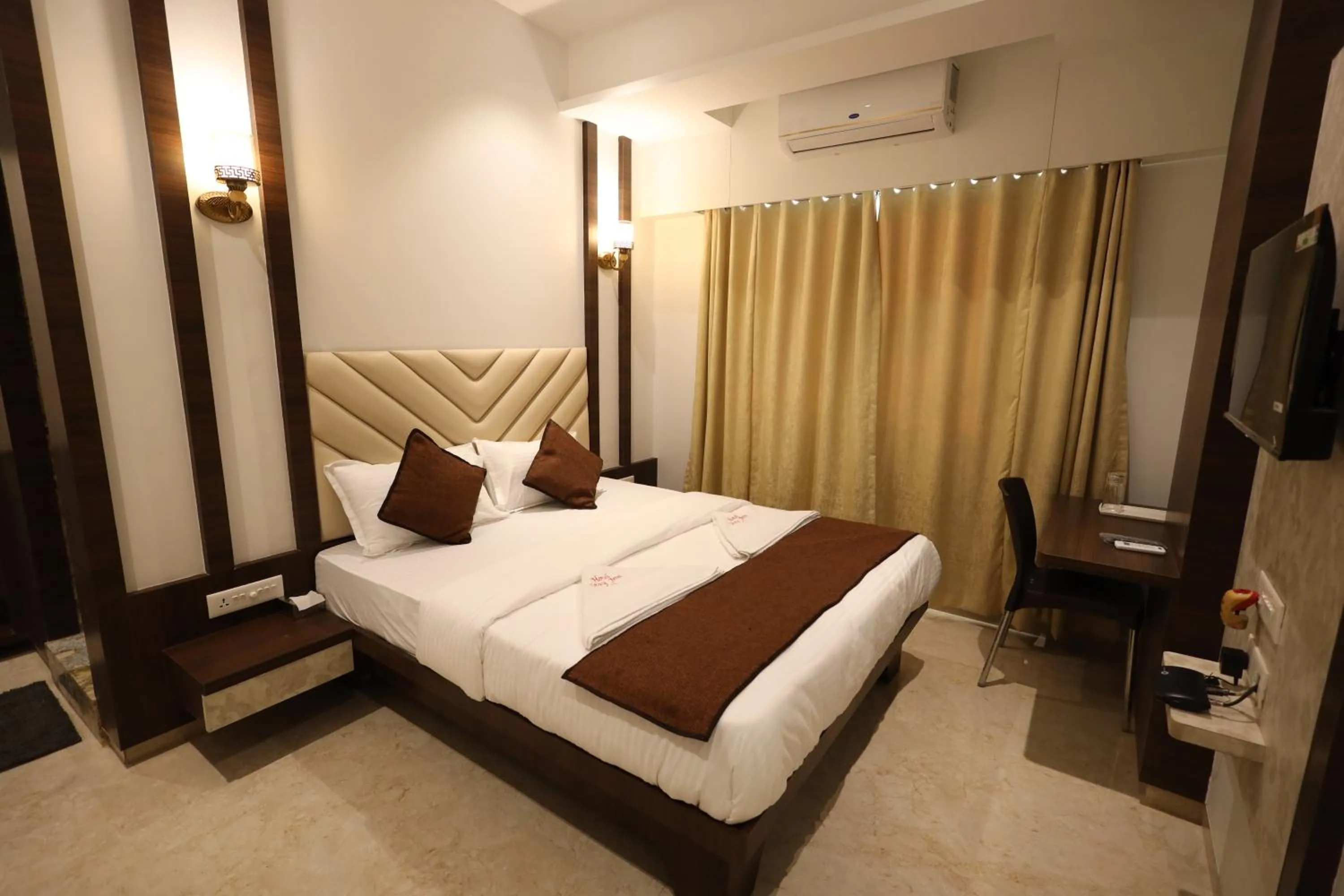 Bed in HOTEL STAY INN