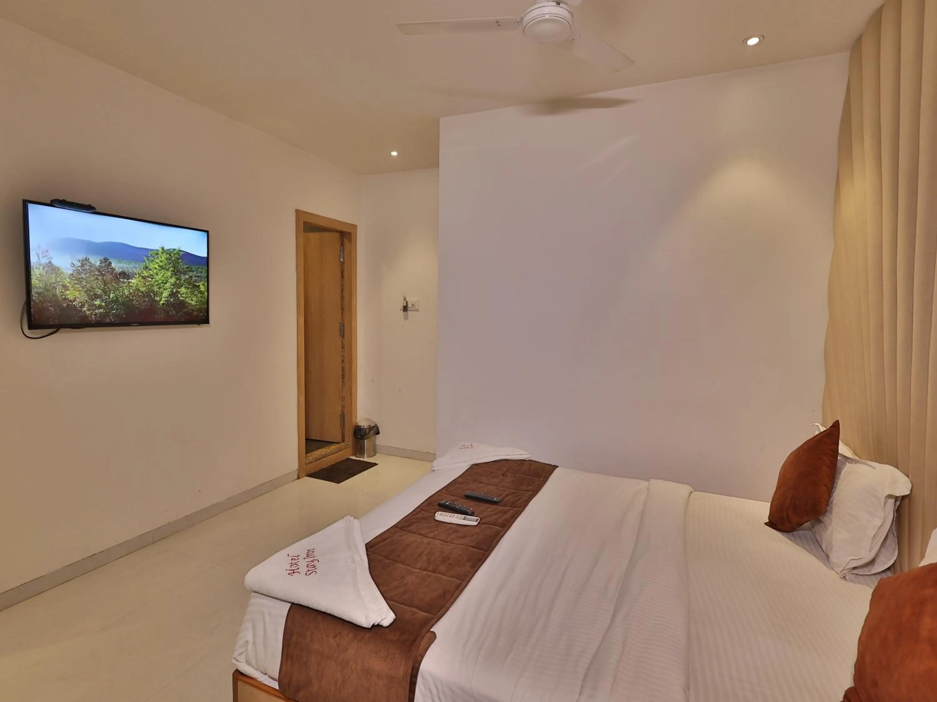 Photo of the whole room, Bed in Hotel Stay Inn-MAHAPE