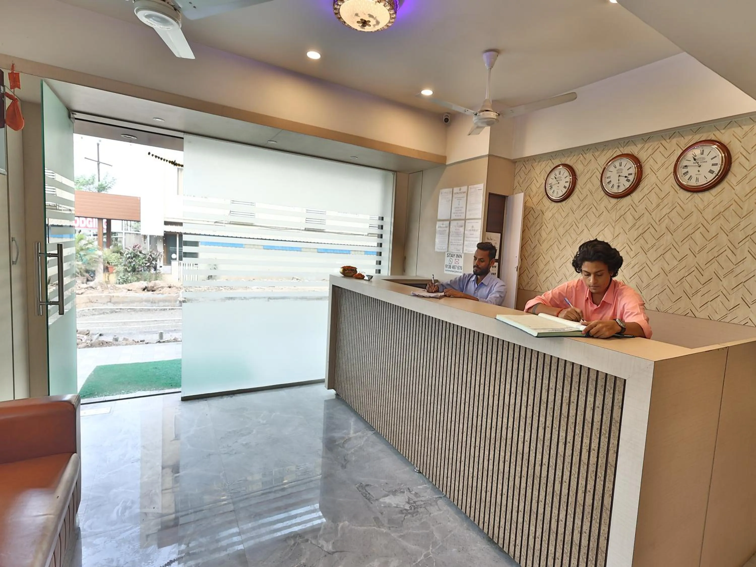 Lobby or reception in Hotel Stay Inn-MAHAPE