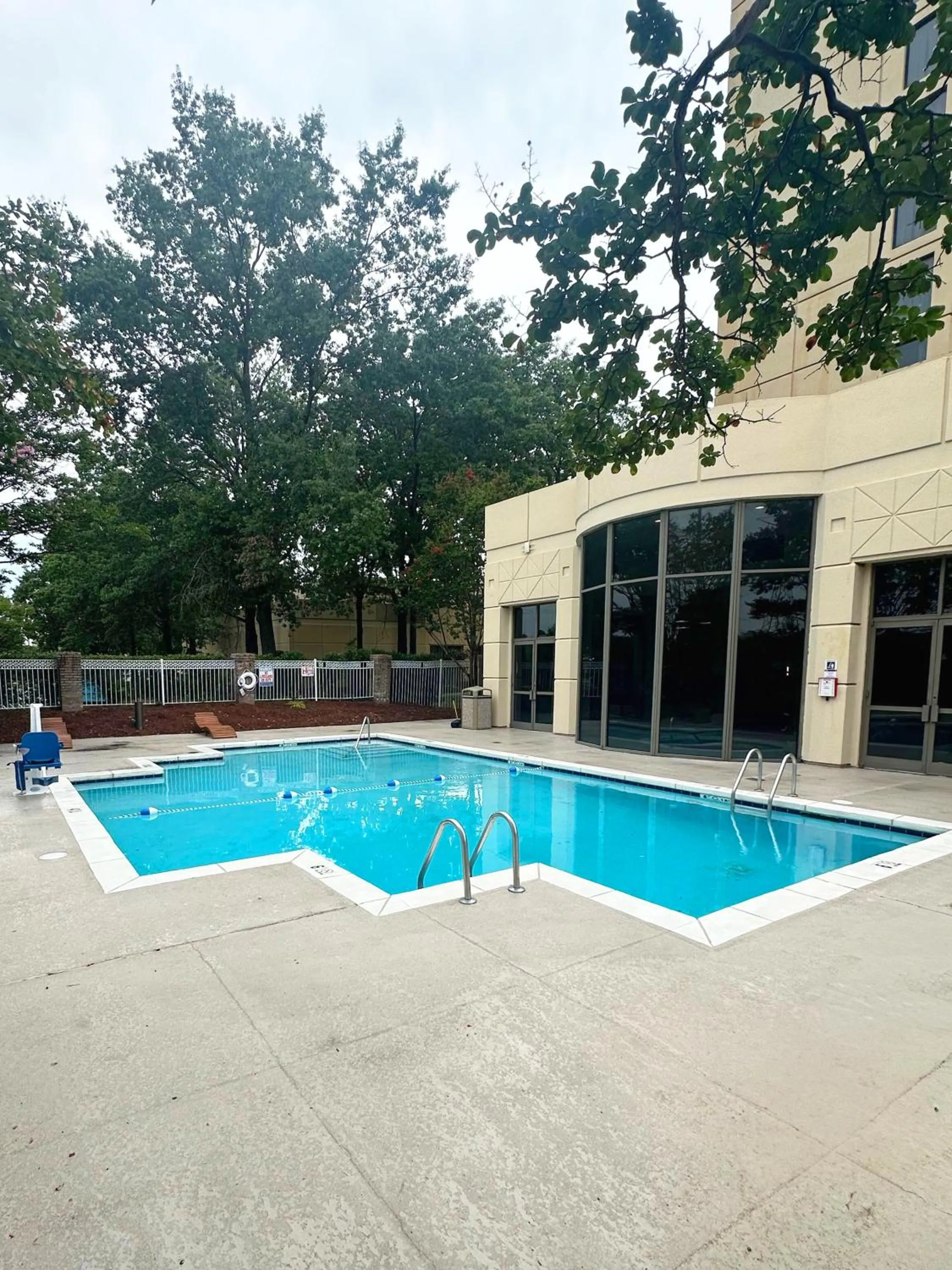 Swimming pool in Memphis Vitality Hotel